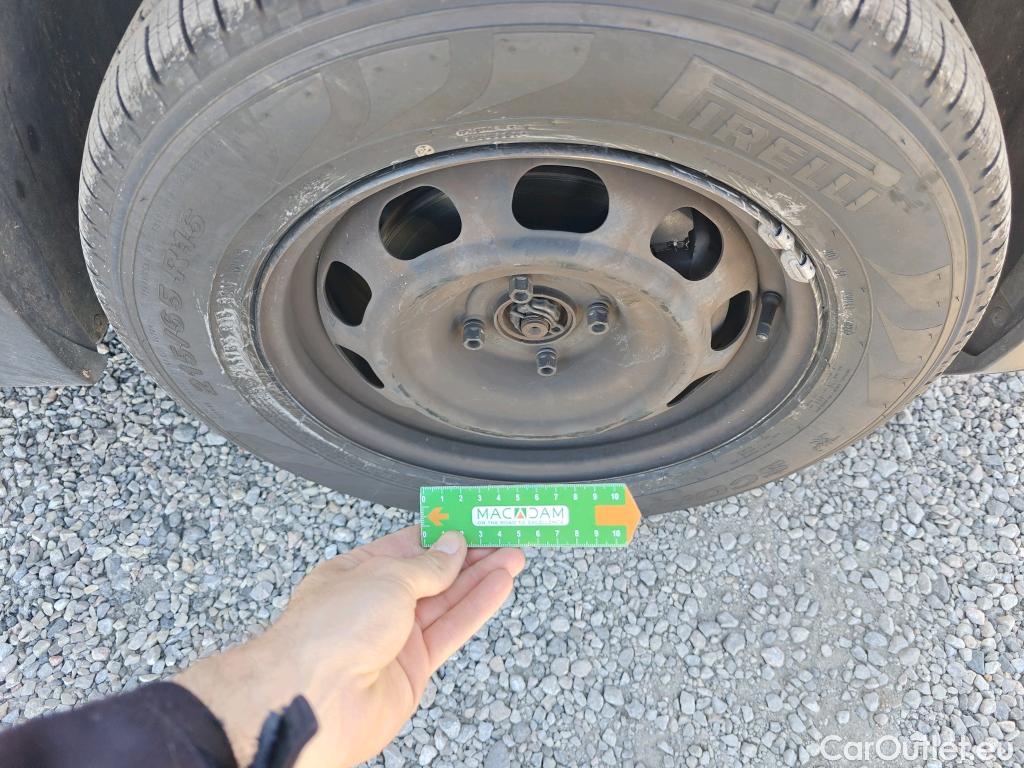  Peugeot  2008 PEUGEOT  / 2019 / 5P / todoterreno Active BlueHDI 81kW (110CV) #39