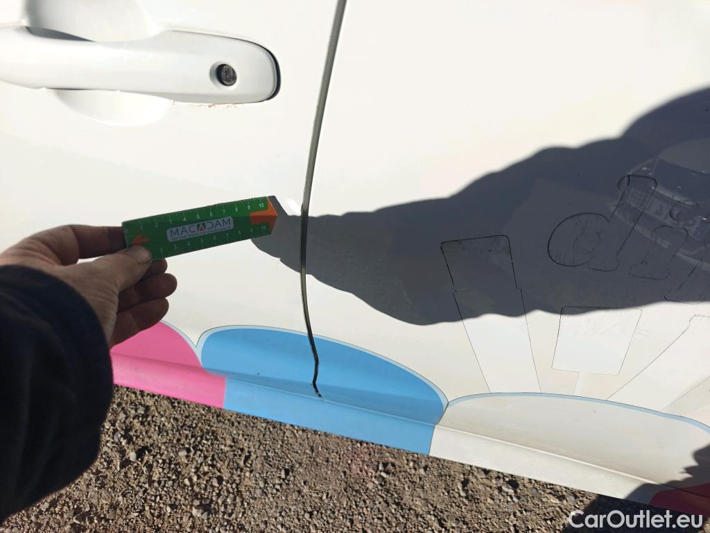  Toyota  Yaris TOYOTA  / 2020 / 5P / berlina con portón 1.5 120H Business Plus #23