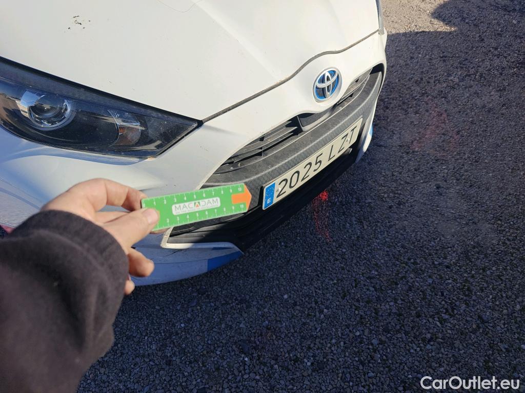  Toyota  Yaris TOYOTA  / 2020 / 5P / berlina con portón 1.5 120H Business Plus #8