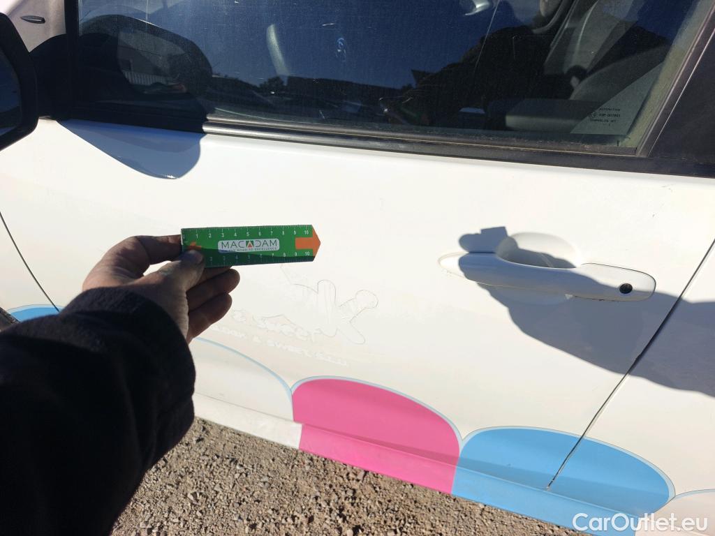  Toyota  Yaris TOYOTA  / 2020 / 5P / berlina con portón 1.5 120H Business Plus #22