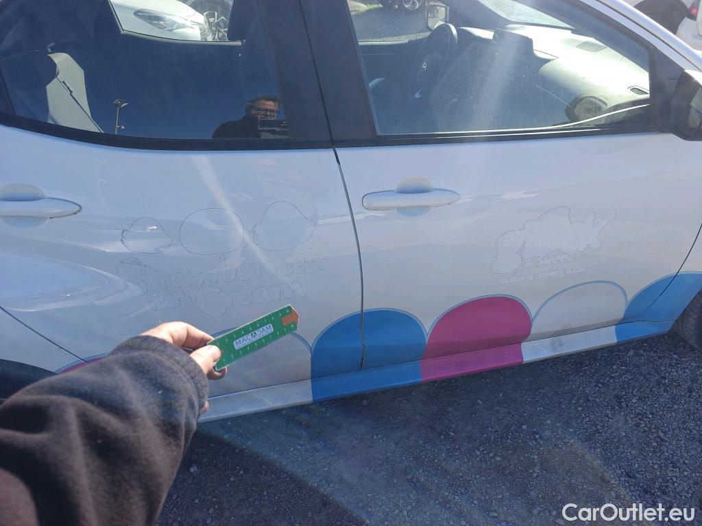  Toyota  Yaris TOYOTA  / 2020 / 5P / berlina con portón 1.5 120H Business Plus #7