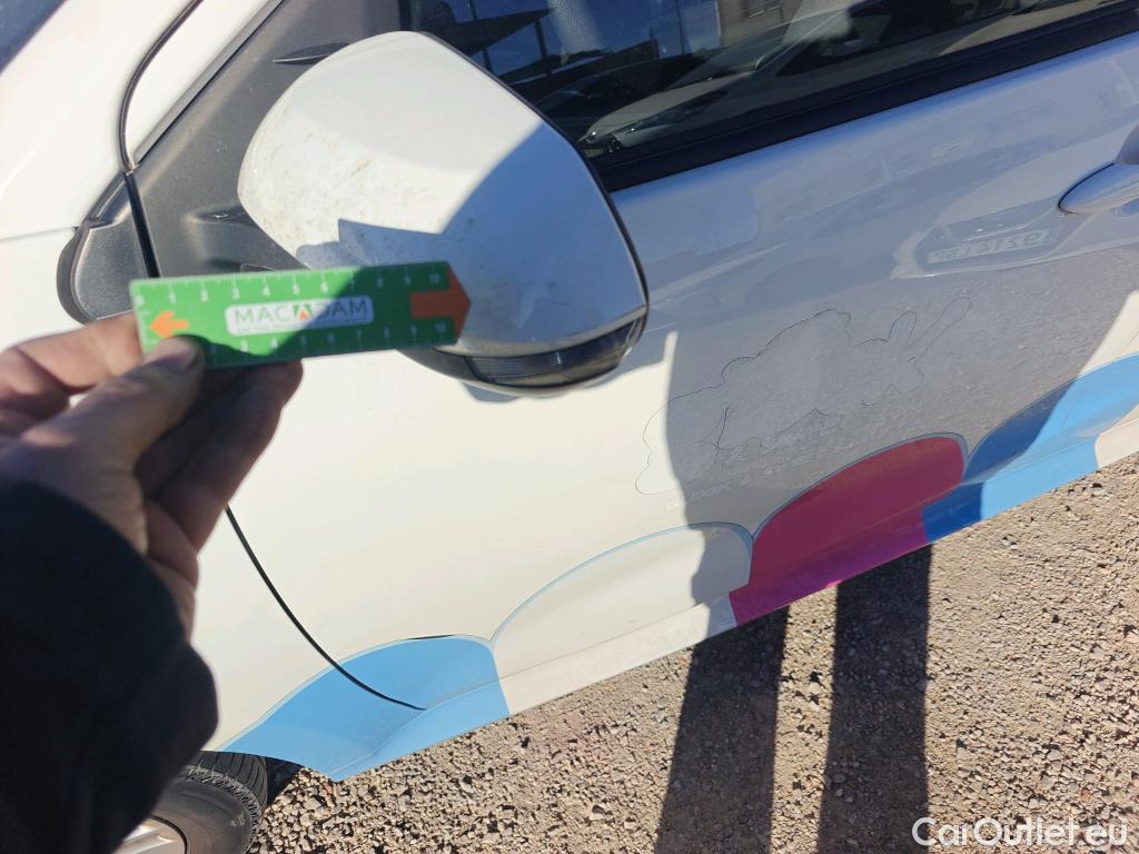  Toyota  Yaris TOYOTA  / 2020 / 5P / berlina con portón 1.5 120H Business Plus #20