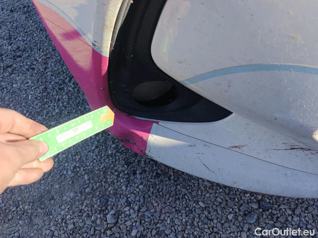  Toyota  Yaris TOYOTA  / 2020 / 5P / berlina con portón 1.5 120H Business Plus #18