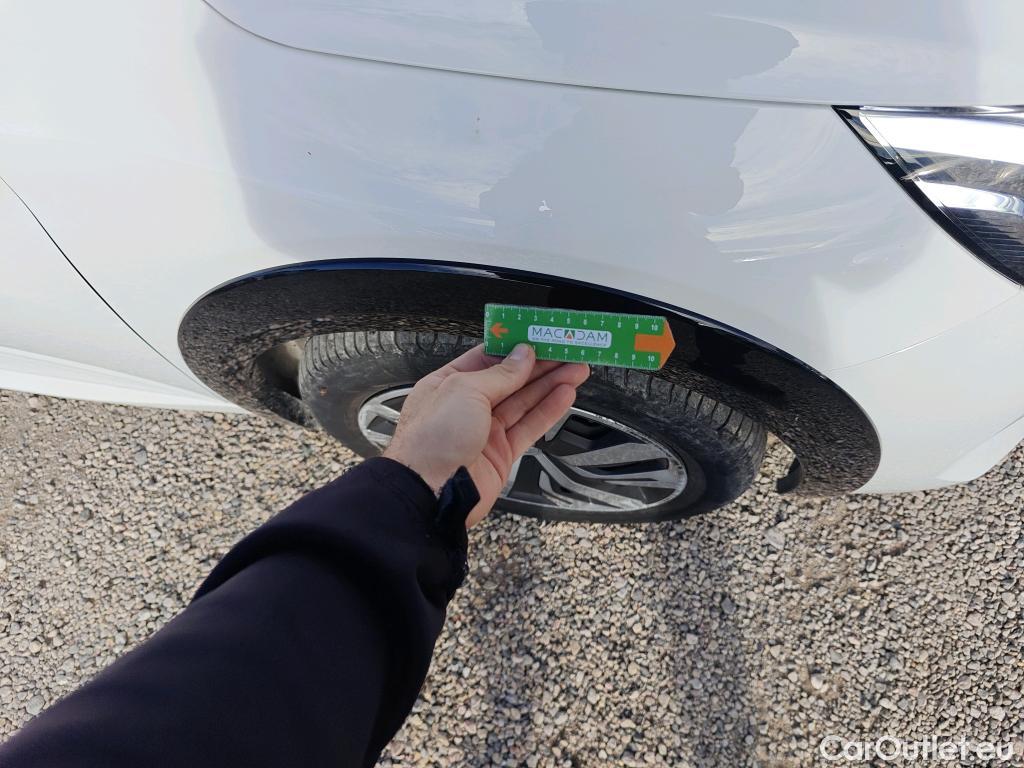  Peugeot  208 PEUGEOT e- / 2019 / 5P / berlina con portón Eléctrico Active #51