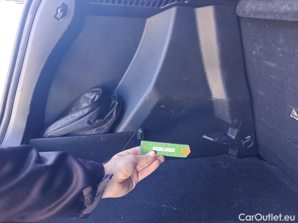  Peugeot  2008 PEUGEOT  / 2019 / 5P / todoterreno Active BlueHDI 81kW (110CV) #16