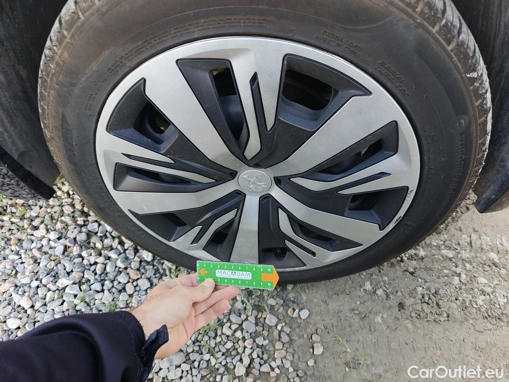  Peugeot  208 PEUGEOT e- / 2019 / 5P / berlina con portón Eléctrico Active #42