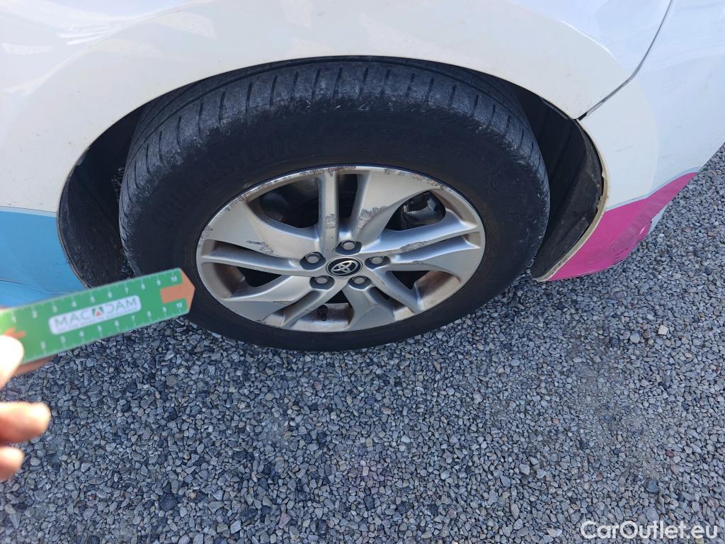  Toyota  Yaris TOYOTA  / 2020 / 5P / berlina con portón 1.5 120H Business Plus #15