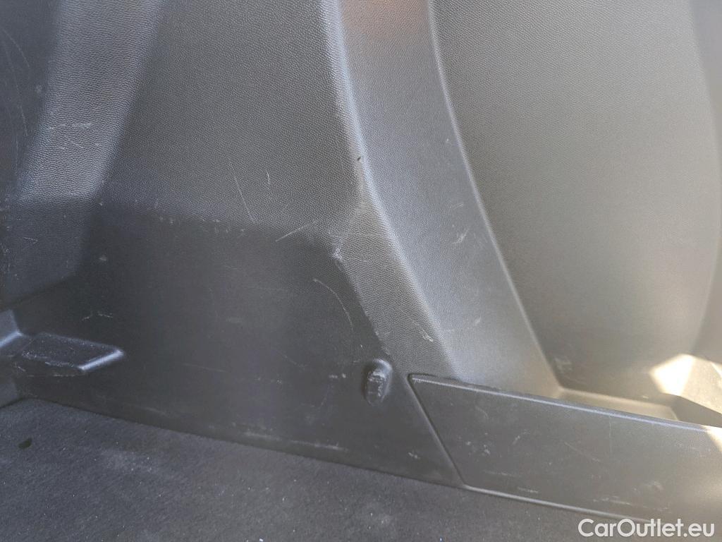  Peugeot  2008 PEUGEOT  / 2019 / 5P / todoterreno Active BlueHDI 81kW (110CV) #19