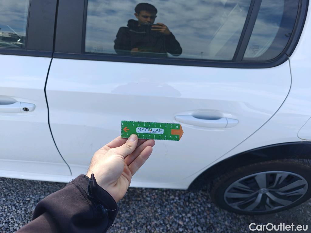  Peugeot  208 PEUGEOT e- / 2019 / 5P / berlina con portón Eléctrico Active #11