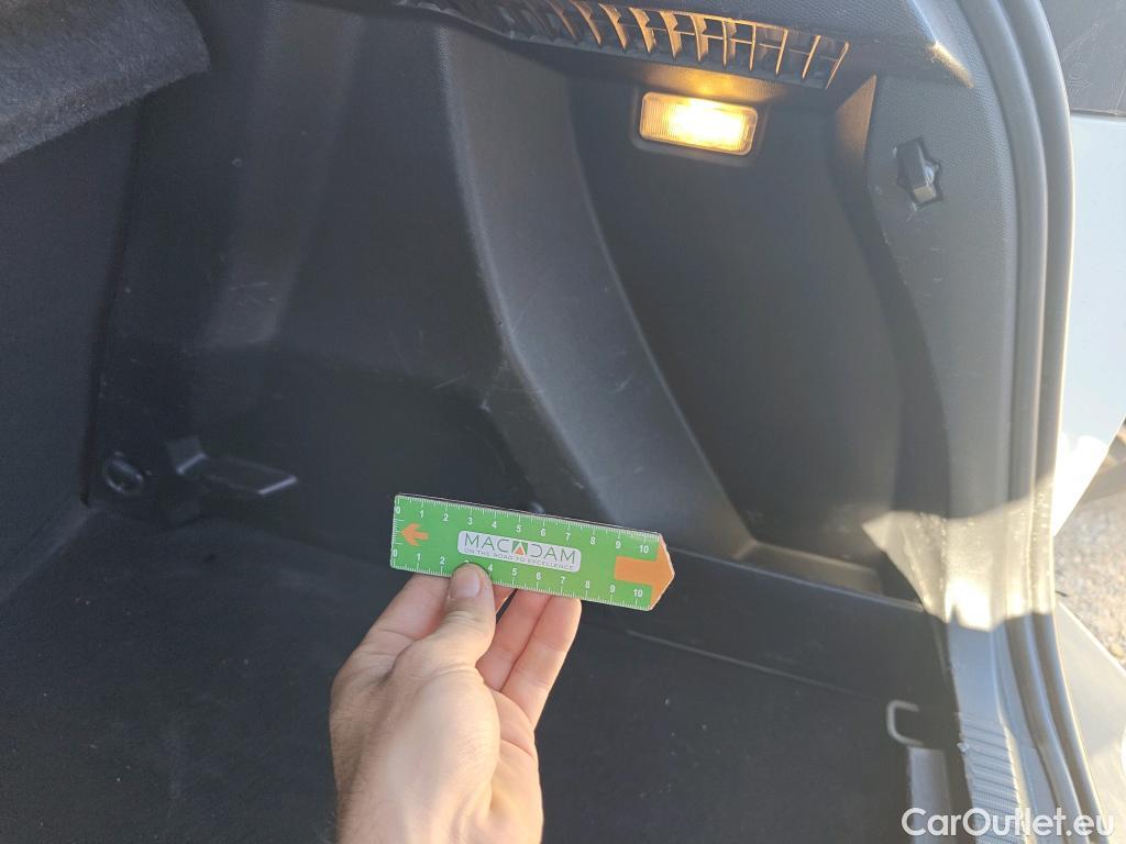  Peugeot  2008 PEUGEOT  / 2019 / 5P / todoterreno Active BlueHDI 81kW (110CV) #18