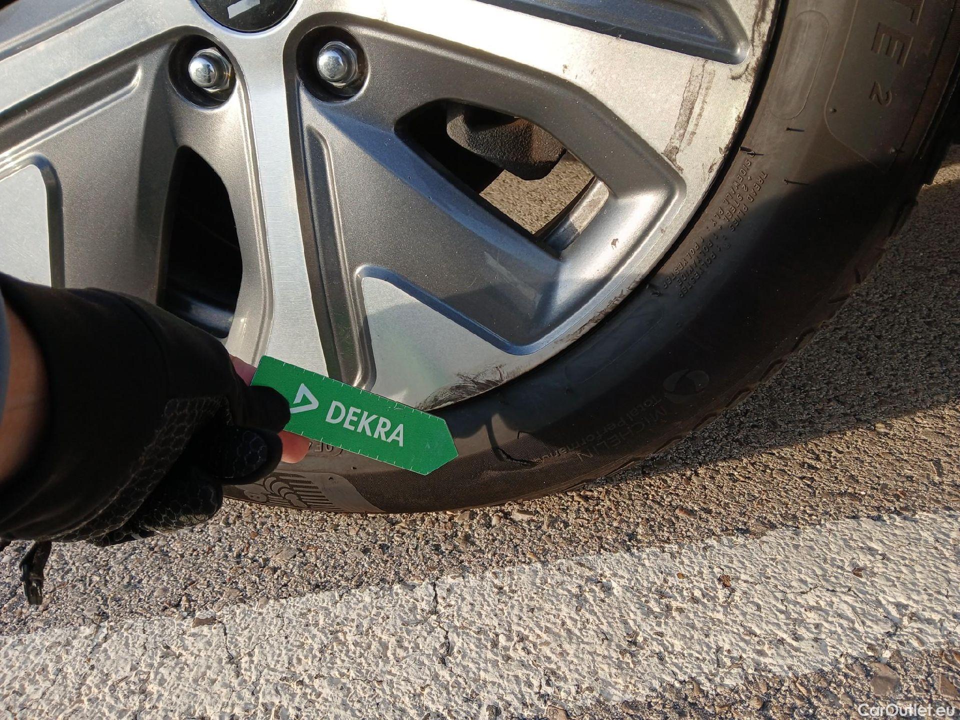  KIA  Niro KIA e- / 2016 / 5P / crossover e- 150kW (204CV) Drive (Long Range) #16