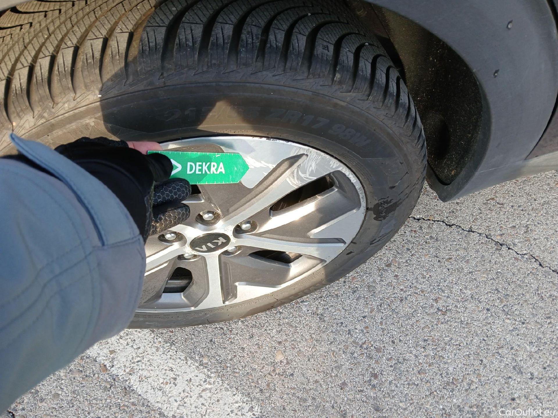  KIA  Niro KIA e- / 2016 / 5P / crossover e- 150kW (204CV) Drive (Long Range) #12