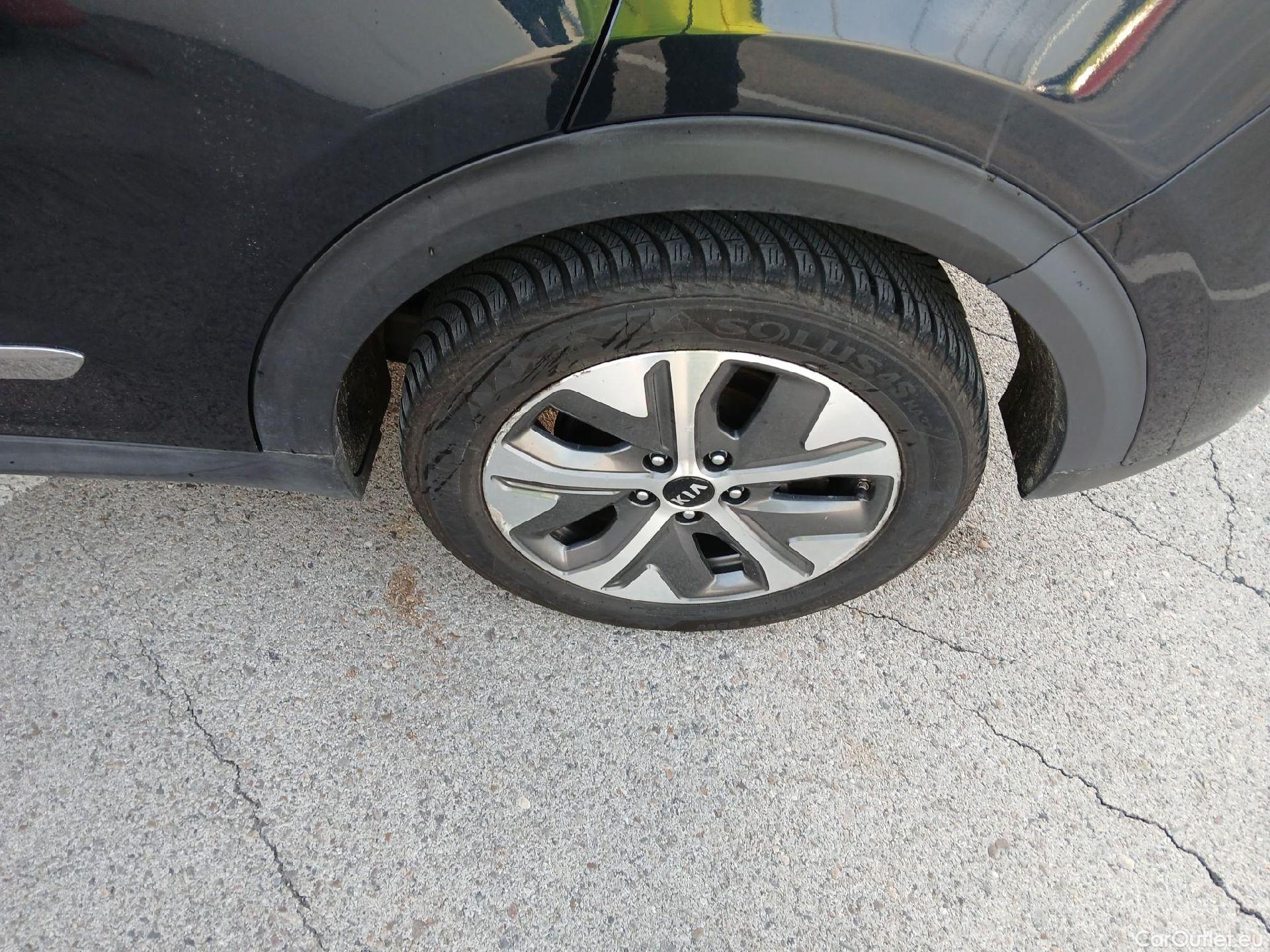  KIA  Niro KIA e- / 2016 / 5P / crossover e- 150kW (204CV) Drive (Long Range) #7