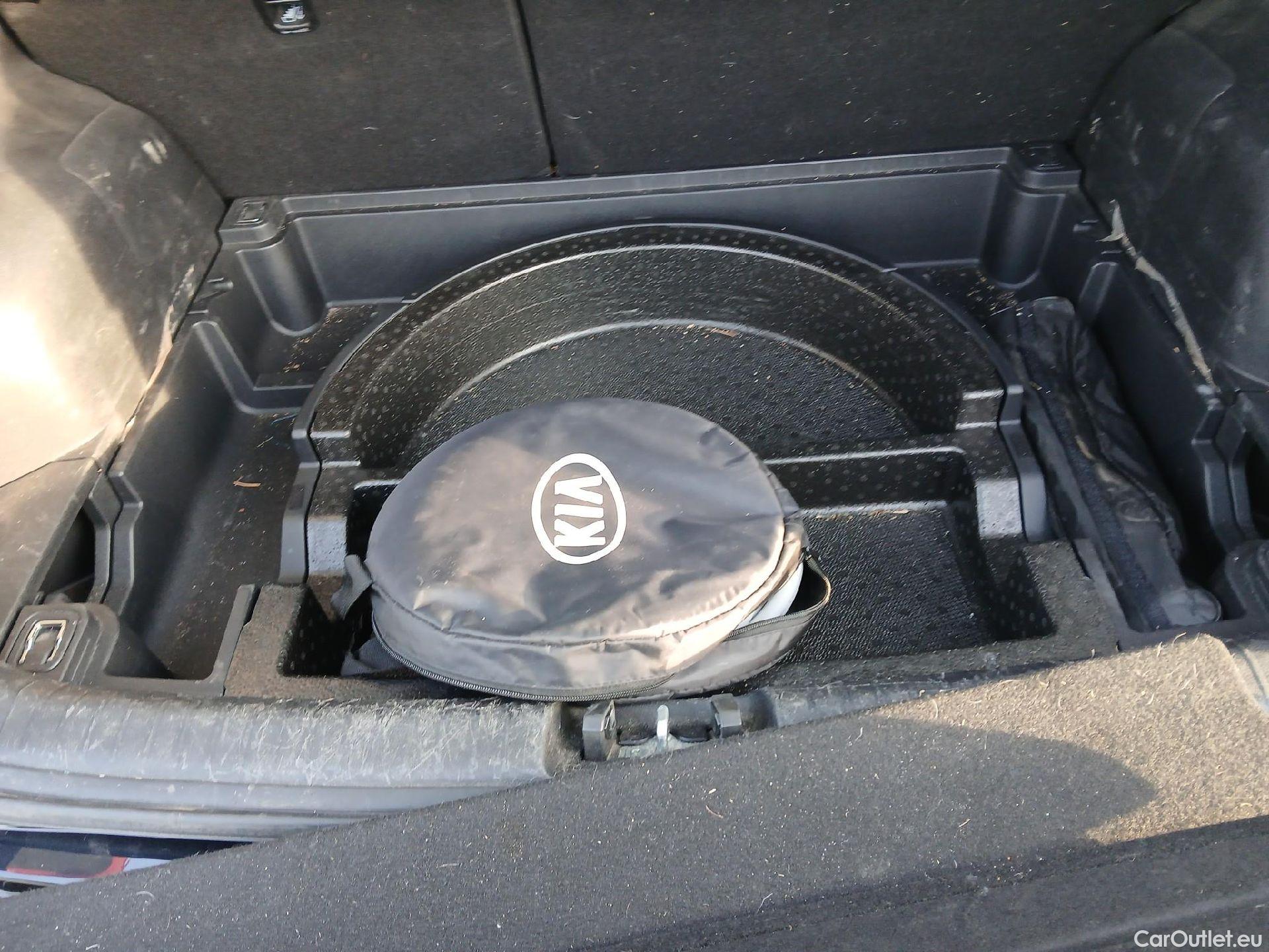  KIA  Niro KIA e- / 2016 / 5P / crossover e- 150kW (204CV) Drive (Long Range) #3