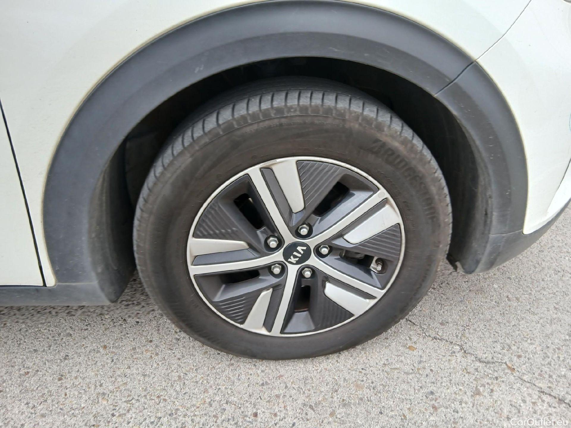  KIA  Niro KIA  / 2019 / 5P / crossover 1.6 GDi HEV 104kW (141CV) Drive #40