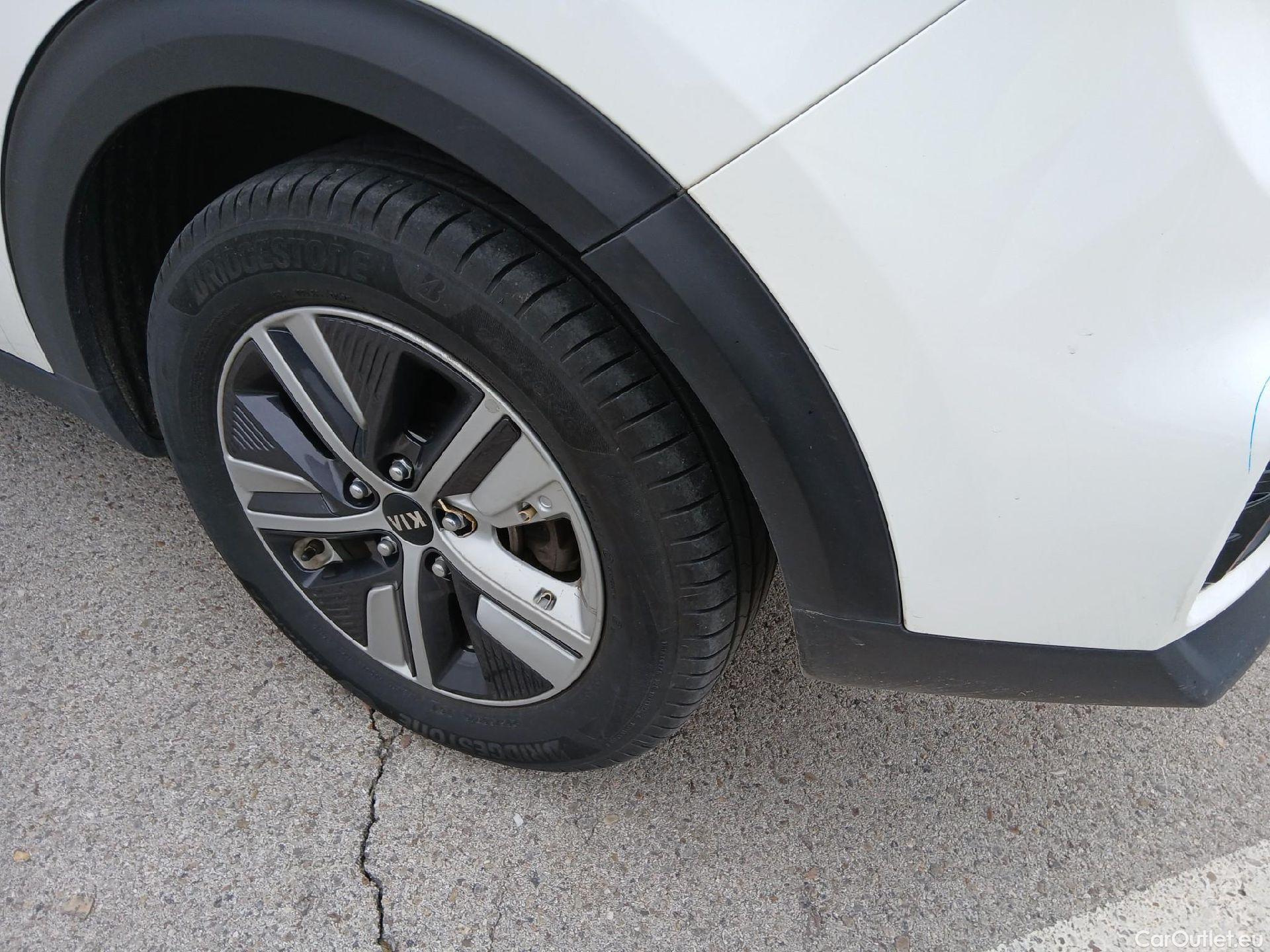  KIA  Niro KIA  / 2019 / 5P / crossover 1.6 GDi HEV 104kW (141CV) Drive #26