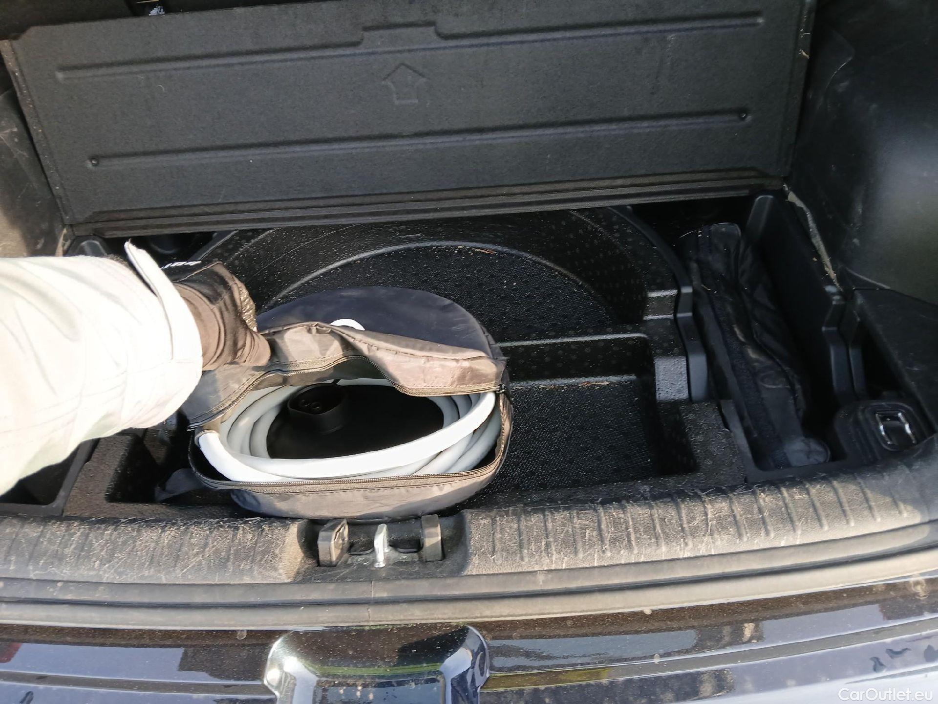  KIA  Niro KIA e- / 2016 / 5P / crossover e- 150kW (204CV) Drive (Long Range) #4