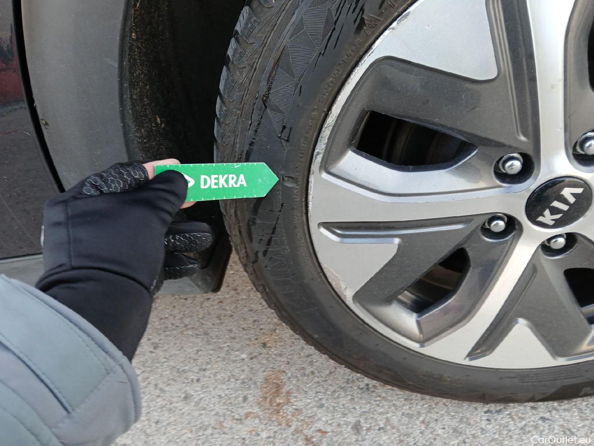  KIA  Niro KIA e- / 2016 / 5P / crossover e- 150kW (204CV) Drive (Long Range) #10