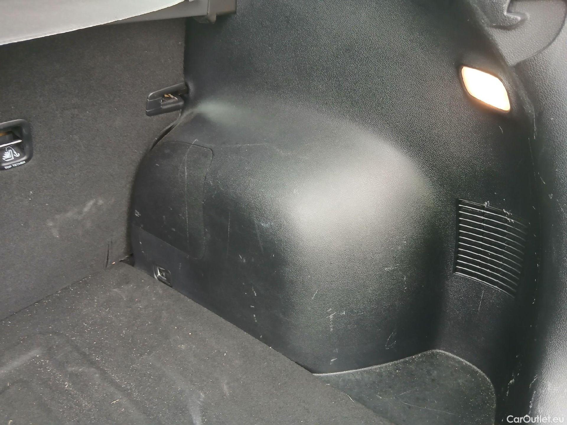  KIA  Niro KIA  / 2019 / 5P / crossover 1.6 GDi HEV 104kW (141CV) Drive #22