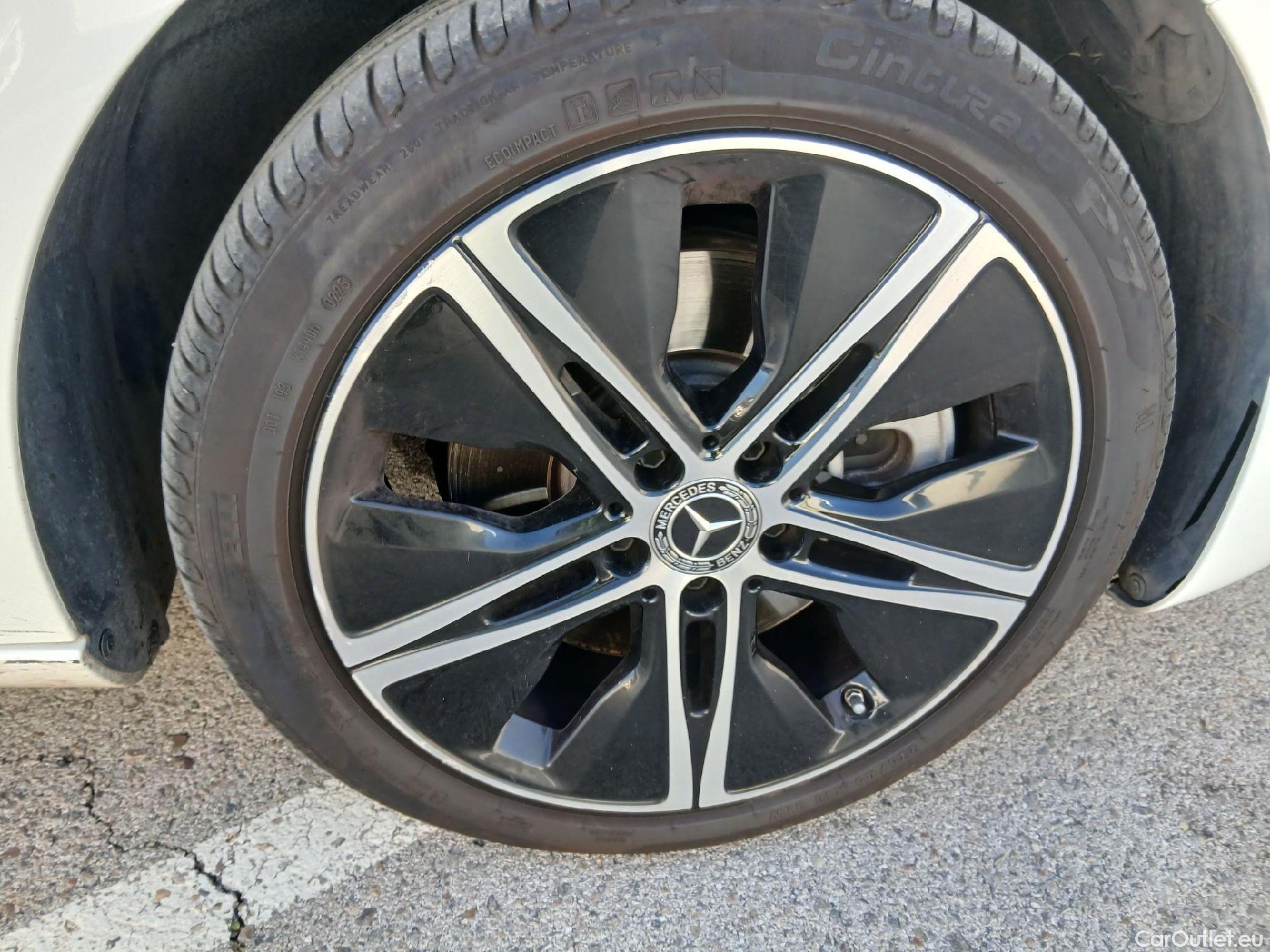  Mercedes  A-Klasse MERCEDES-BENZ Clase A / 2018 / 5P / berlina con portón A 250 e #36