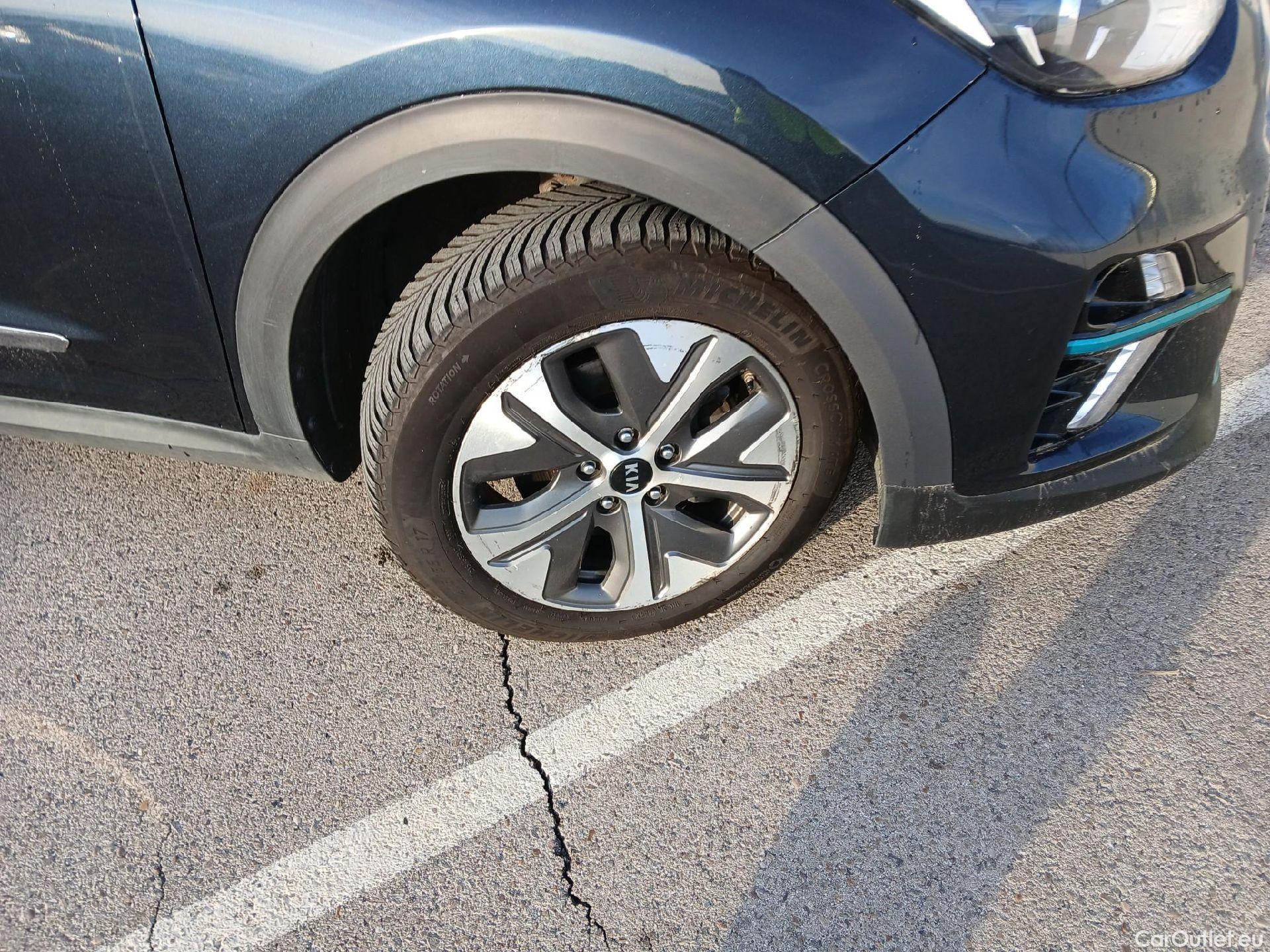  KIA  Niro KIA e- / 2016 / 5P / crossover e- 150kW (204CV) Drive (Long Range) #15