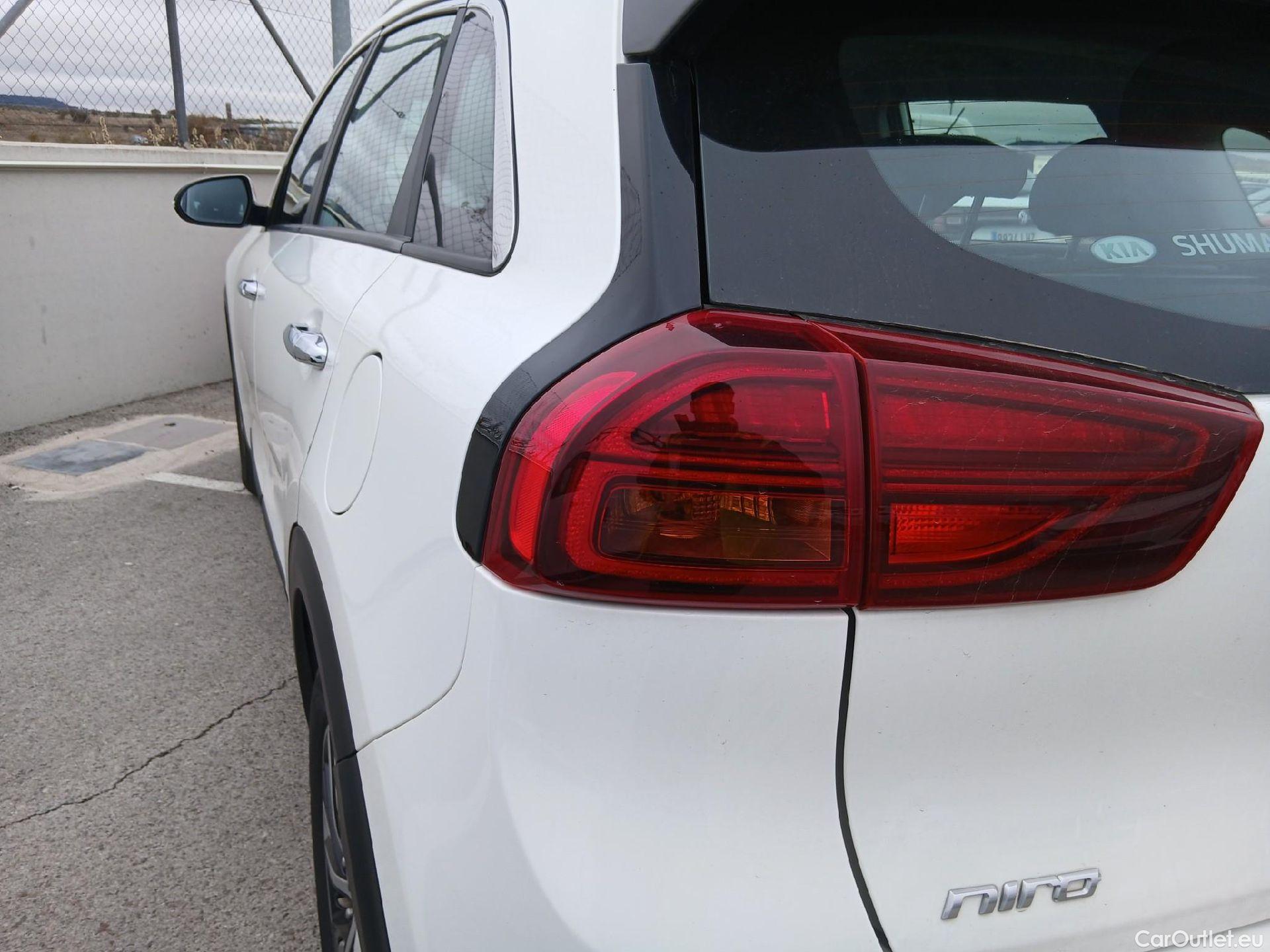  KIA  Niro KIA  / 2019 / 5P / crossover 1.6 GDi HEV 104kW (141CV) Drive #17