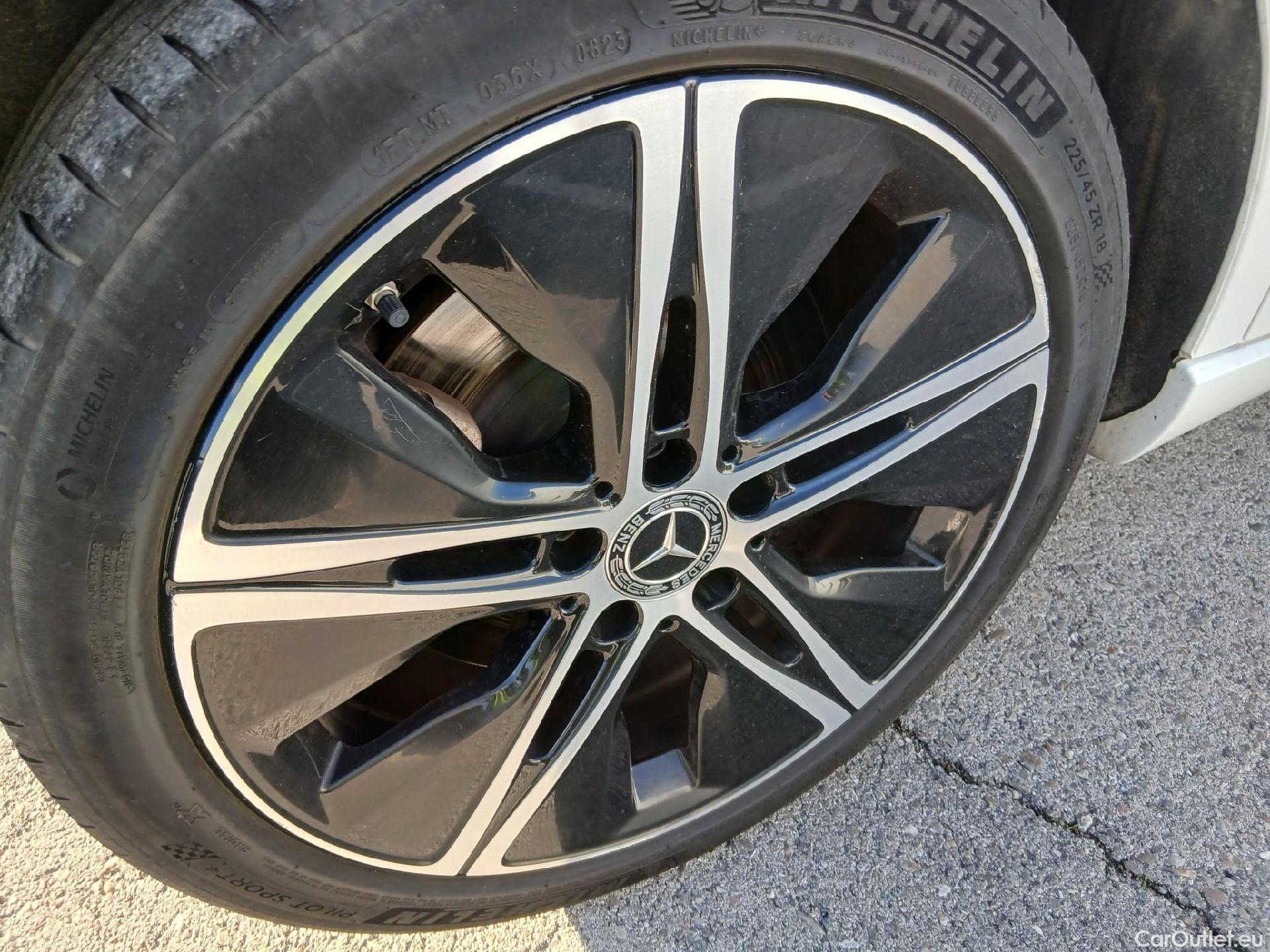  Mercedes  A-Klasse MERCEDES-BENZ Clase A / 2018 / 5P / berlina con portón A 250 e #24