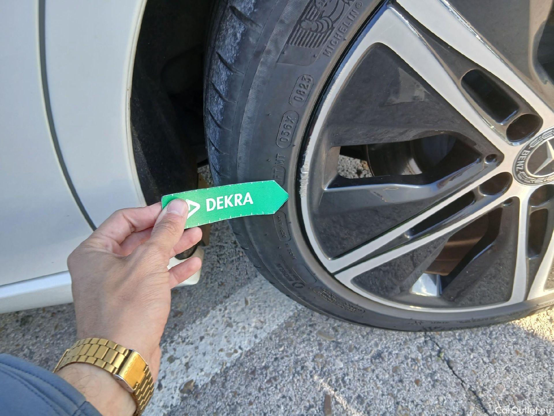  Mercedes  A-Klasse MERCEDES-BENZ Clase A / 2018 / 5P / berlina con portón A 250 e #19