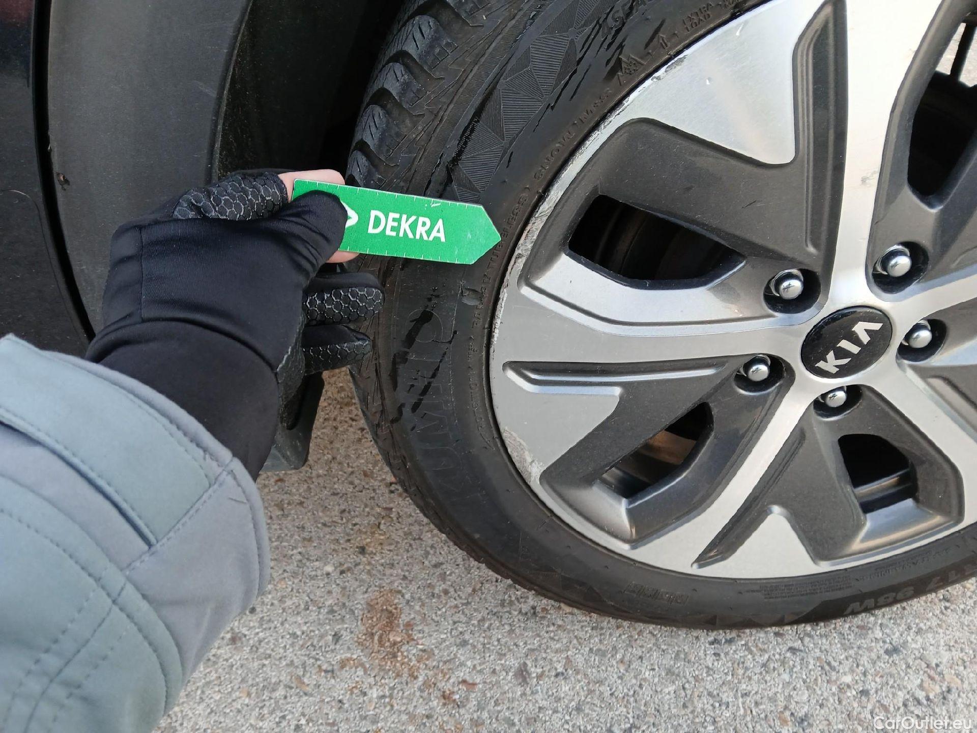  KIA  Niro KIA e- / 2016 / 5P / crossover e- 150kW (204CV) Drive (Long Range) #8