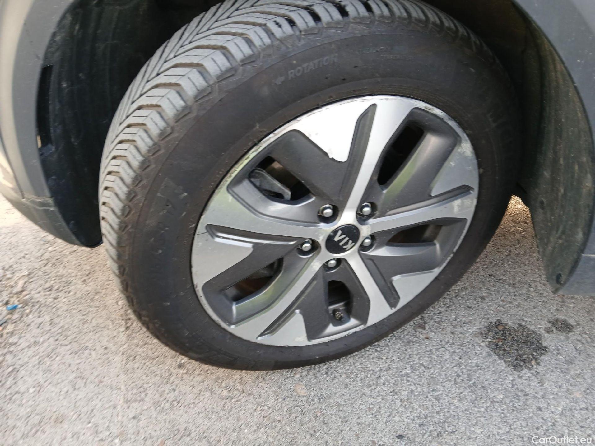  KIA  Niro KIA e- / 2016 / 5P / crossover e- 150kW (204CV) Drive (Long Range) #6