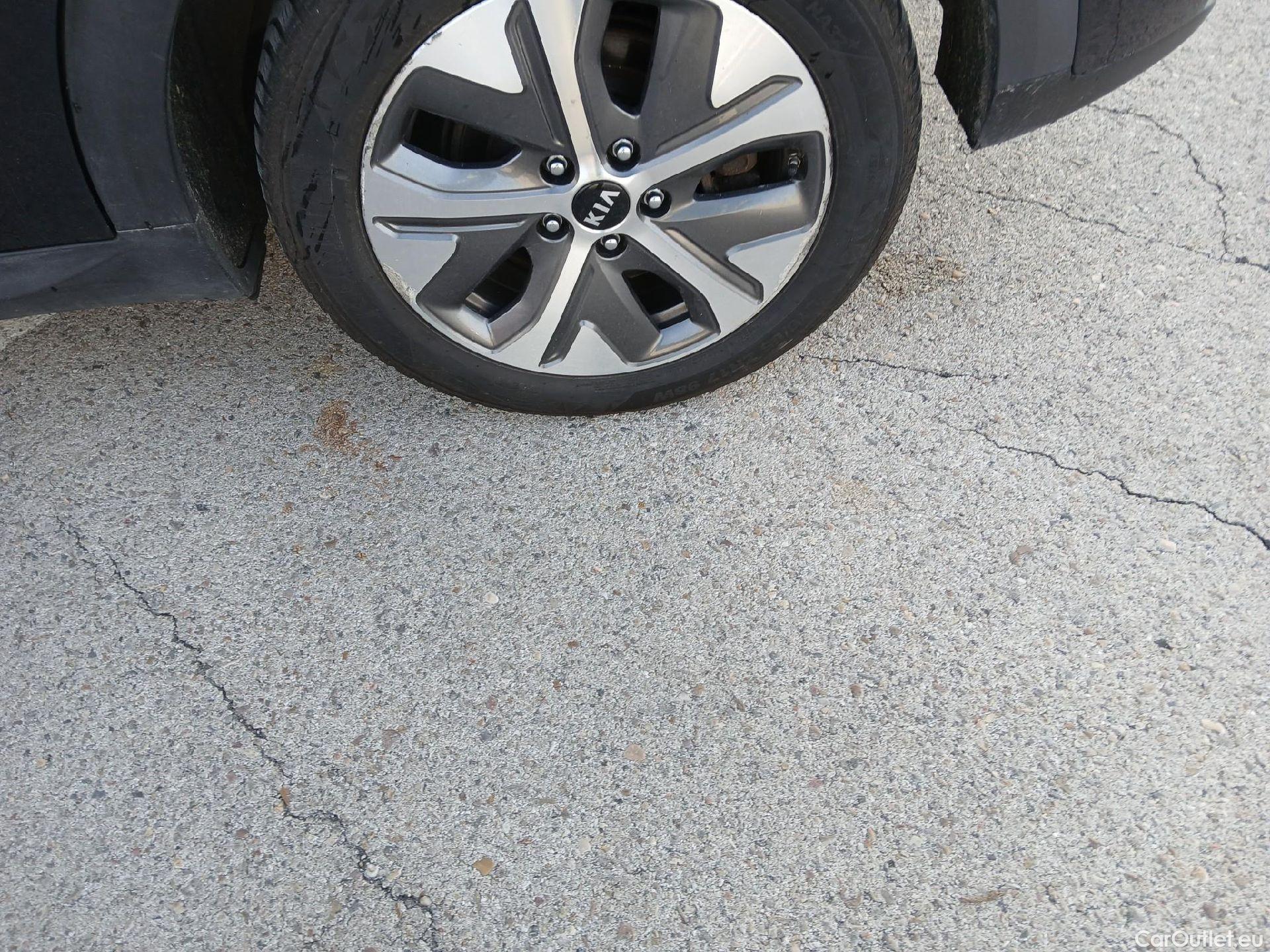  KIA  Niro KIA e- / 2016 / 5P / crossover e- 150kW (204CV) Drive (Long Range) #9