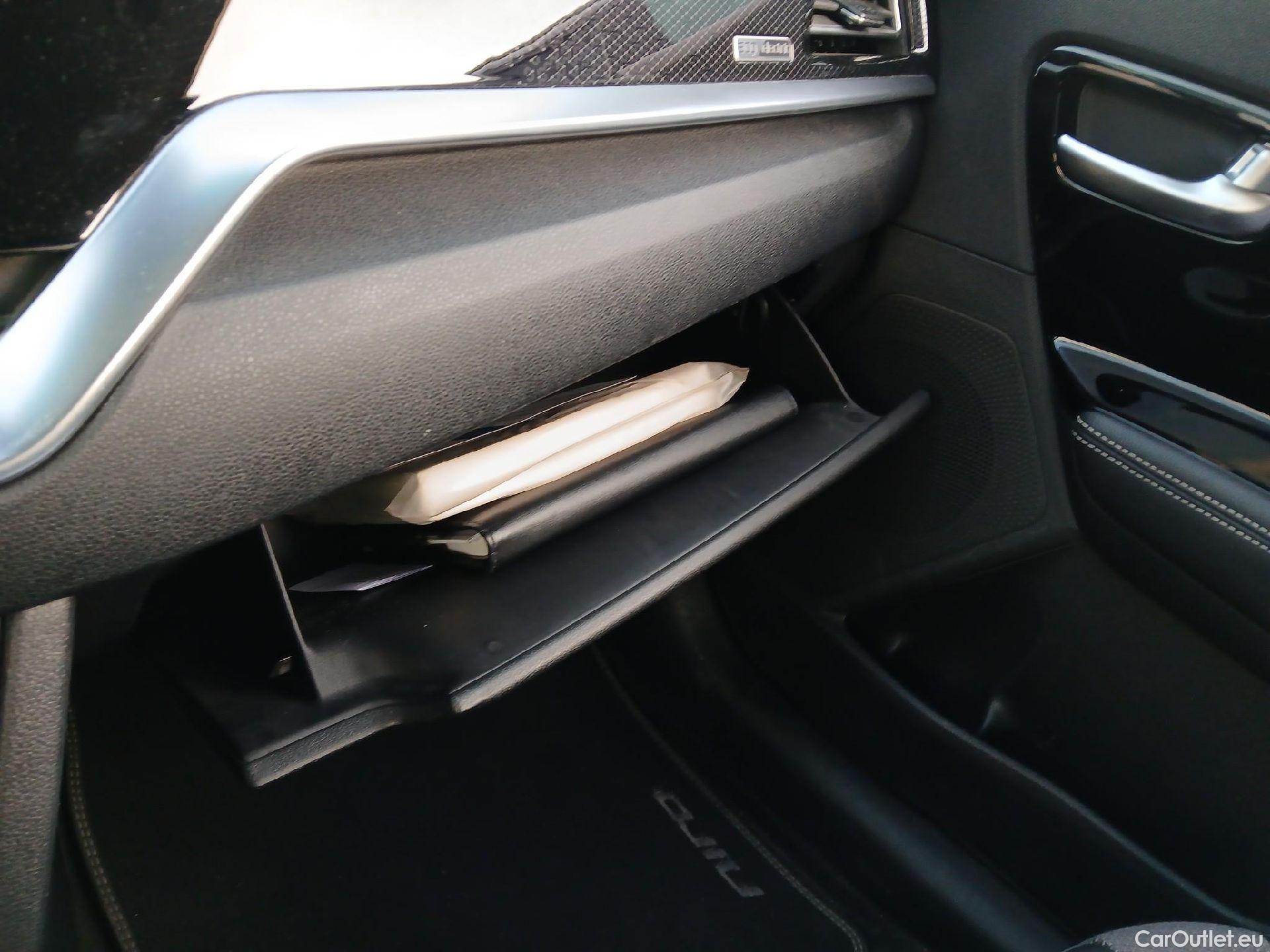  KIA  Niro KIA e- / 2016 / 5P / crossover e- 150kW (204CV) Drive (Long Range) #1