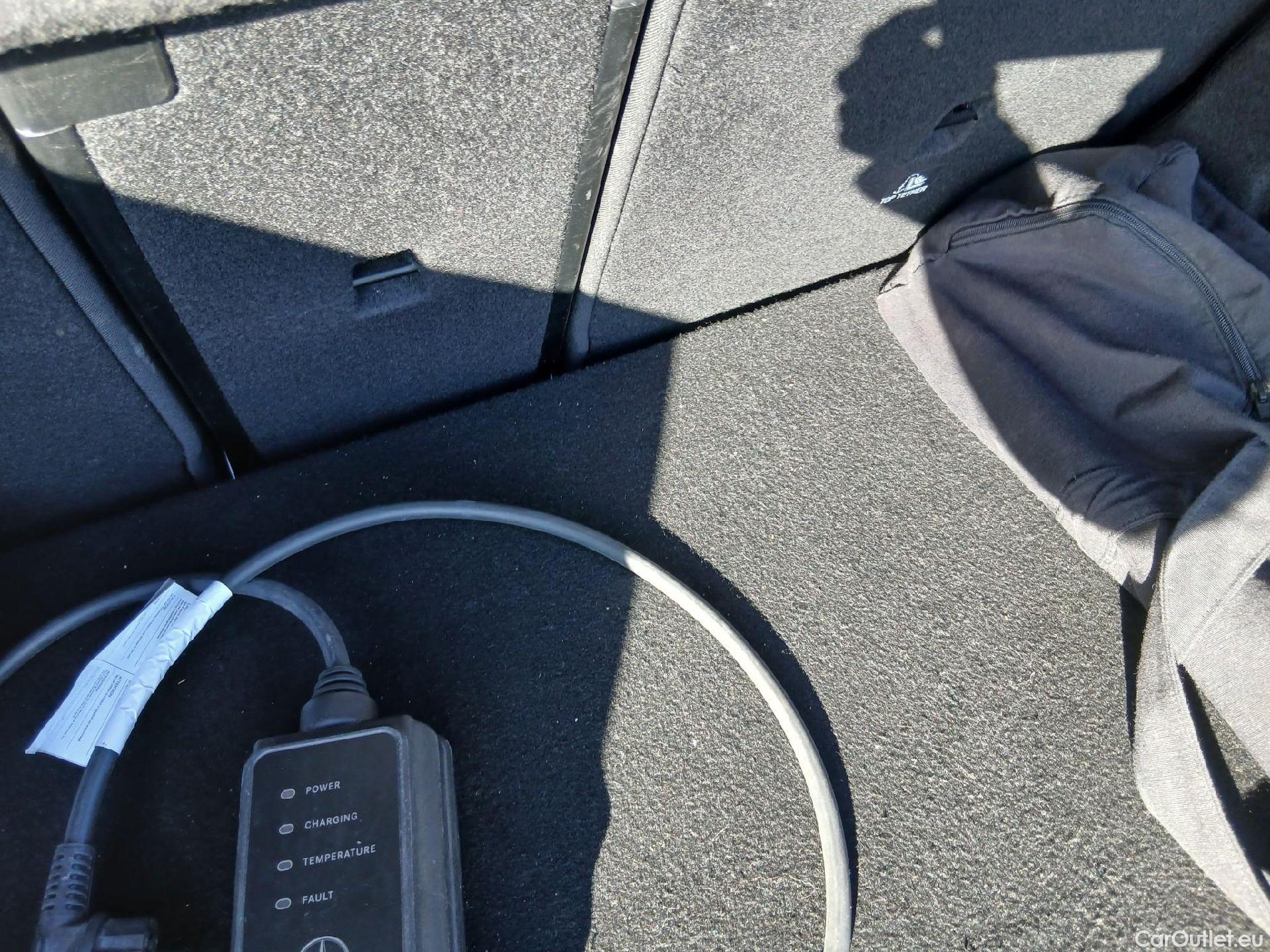  Mercedes  A-Klasse MERCEDES-BENZ Clase A / 2018 / 5P / berlina con portón A 250 e #1