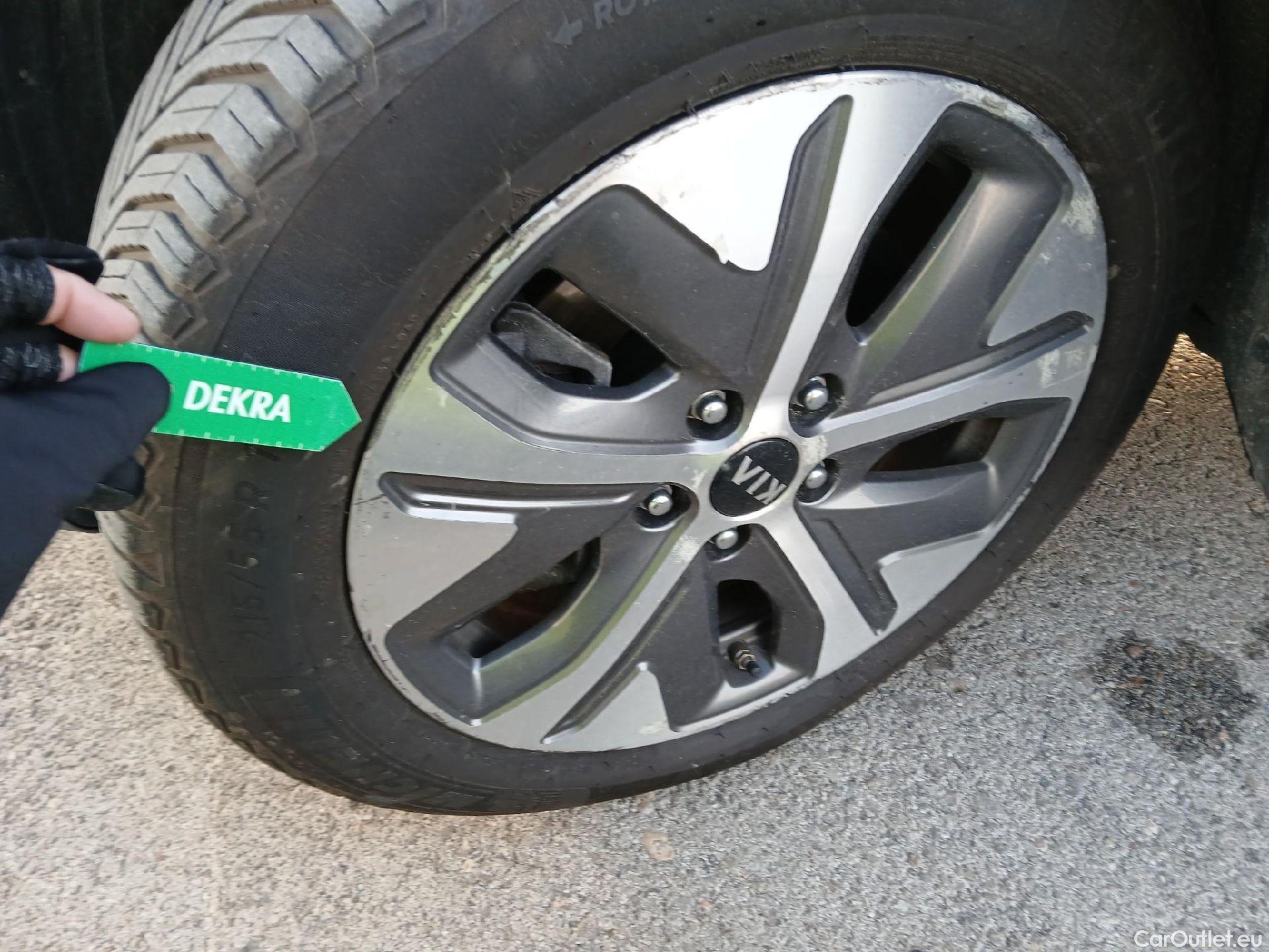  KIA  Niro KIA e- / 2016 / 5P / crossover e- 150kW (204CV) Drive (Long Range) #5