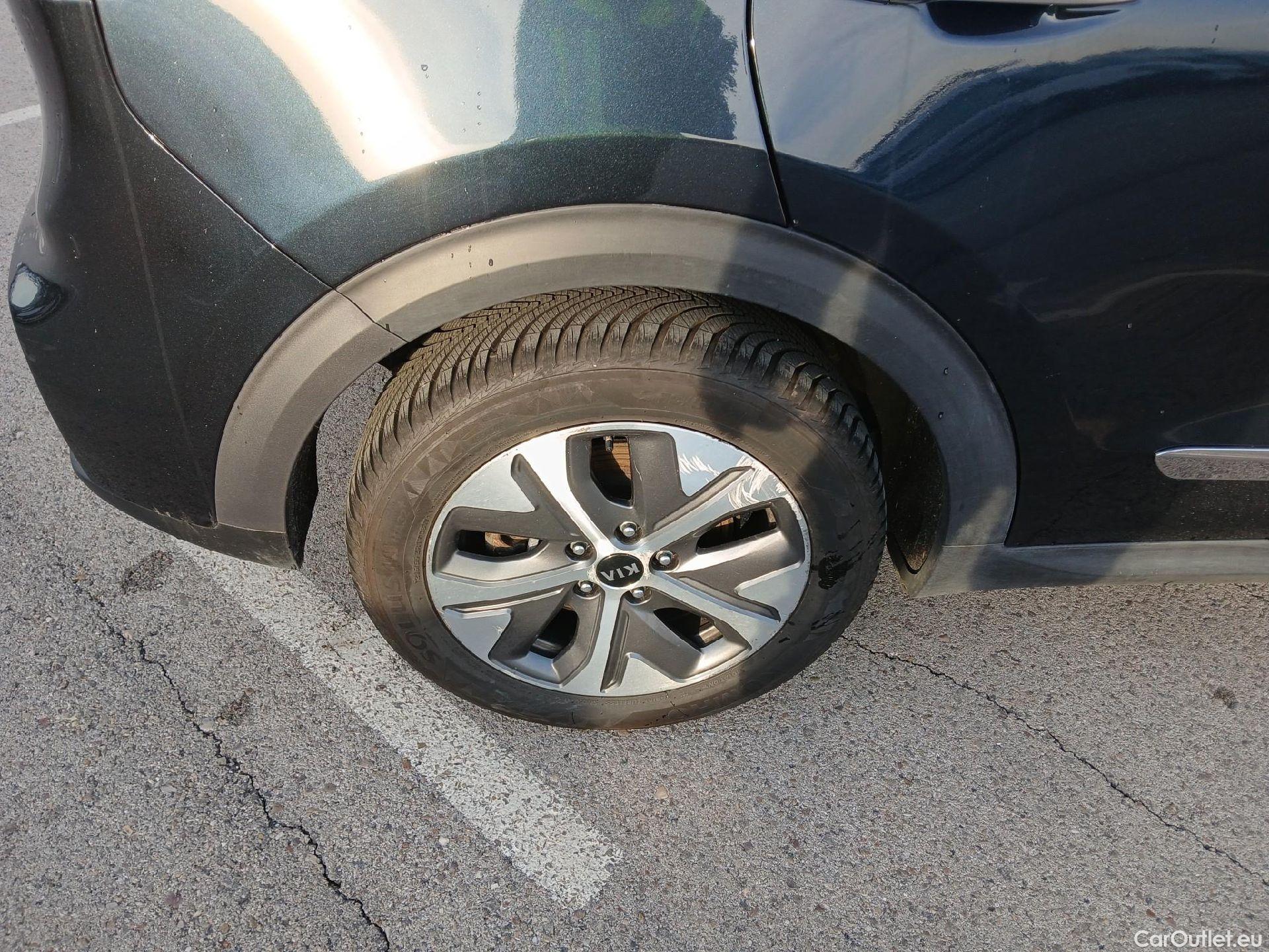  KIA  Niro KIA e- / 2016 / 5P / crossover e- 150kW (204CV) Drive (Long Range) #11
