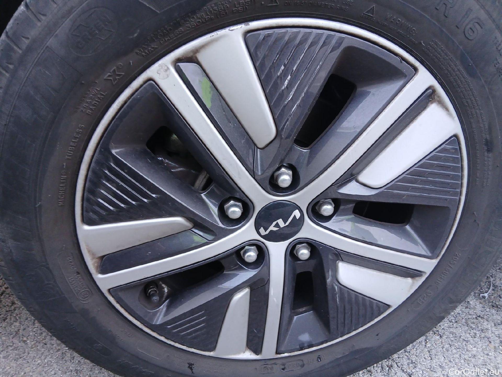  KIA  Niro KIA  / 2019 / 5P / crossover 1.6 GDi PHEV 104kW (141CV) Drive #7