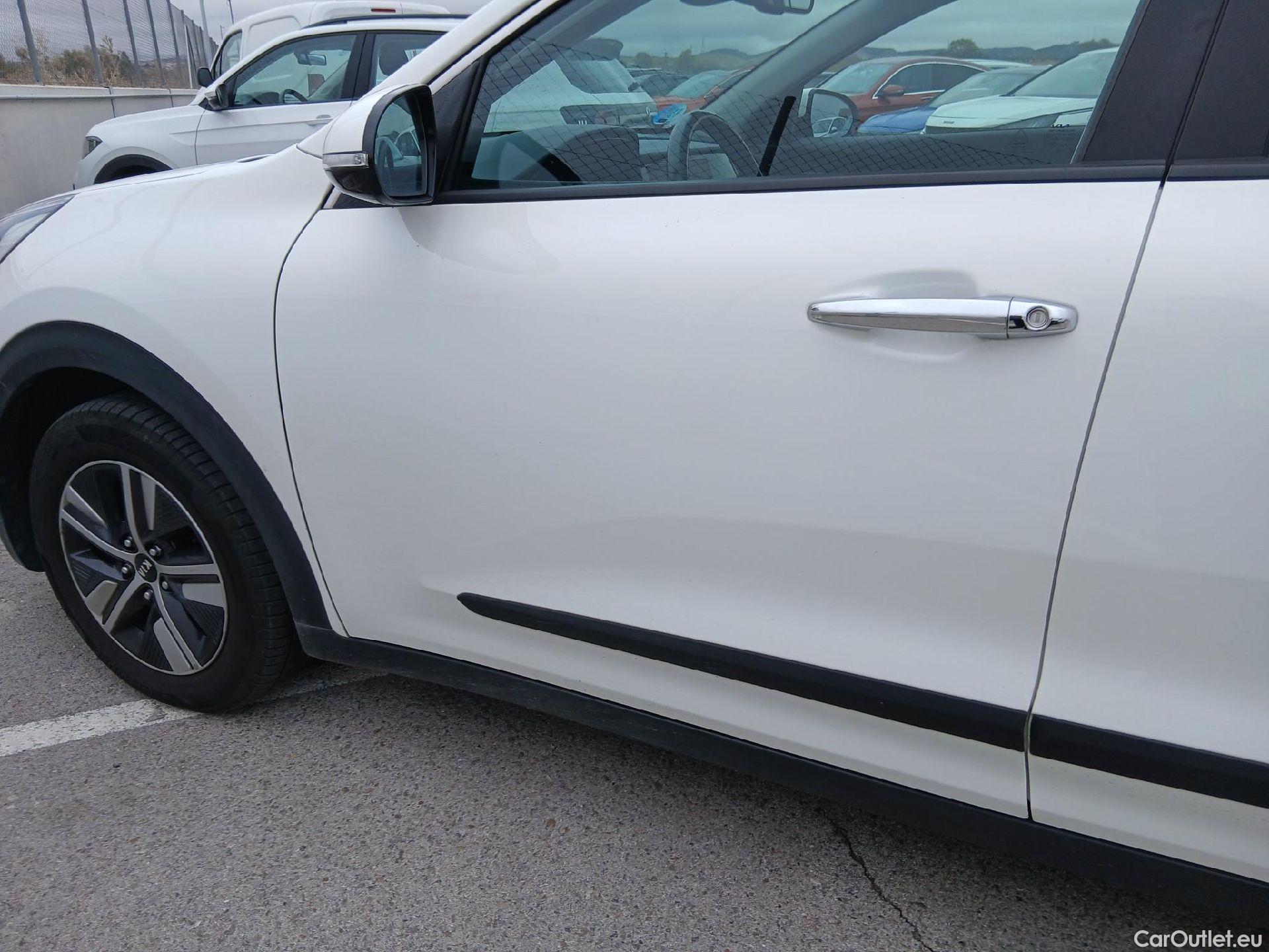  KIA  Niro KIA  / 2019 / 5P / crossover 1.6 GDi HEV 104kW (141CV) Drive #9