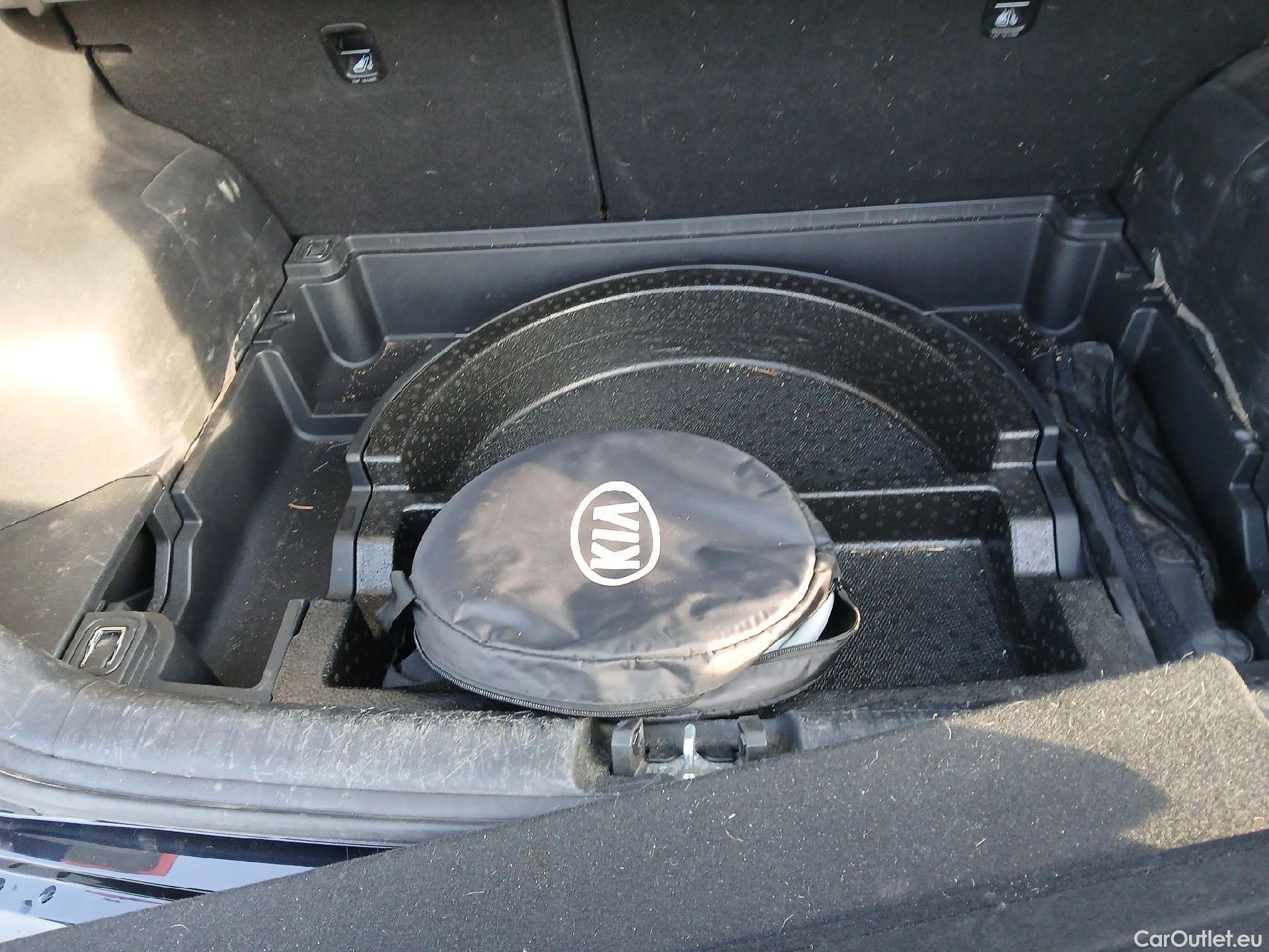  KIA  Niro KIA e- / 2016 / 5P / crossover e- 150kW (204CV) Drive (Long Range) #2