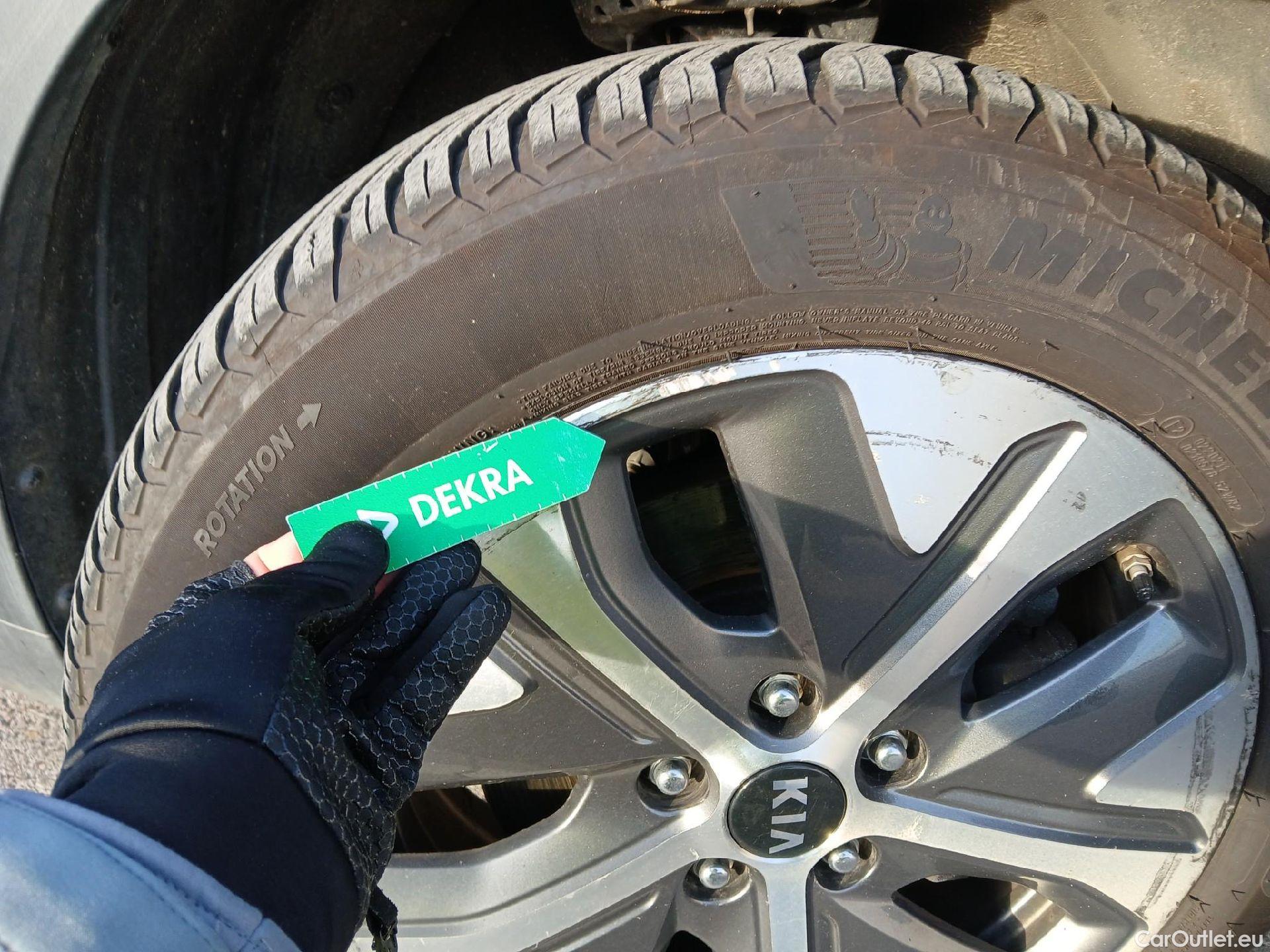  KIA  Niro KIA e- / 2016 / 5P / crossover e- 150kW (204CV) Drive (Long Range) #13