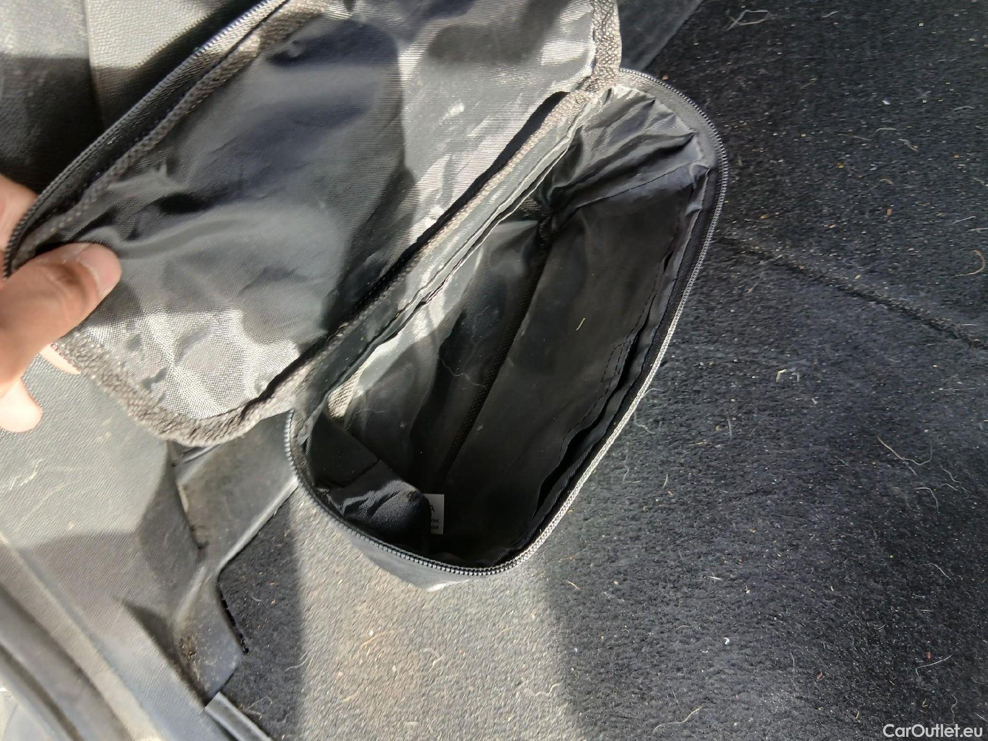  Peugeot  3008 PEUGEOT  Hybrid / 2020 / 5P / todoterreno 300 e-EAT8 Allure Pack #4