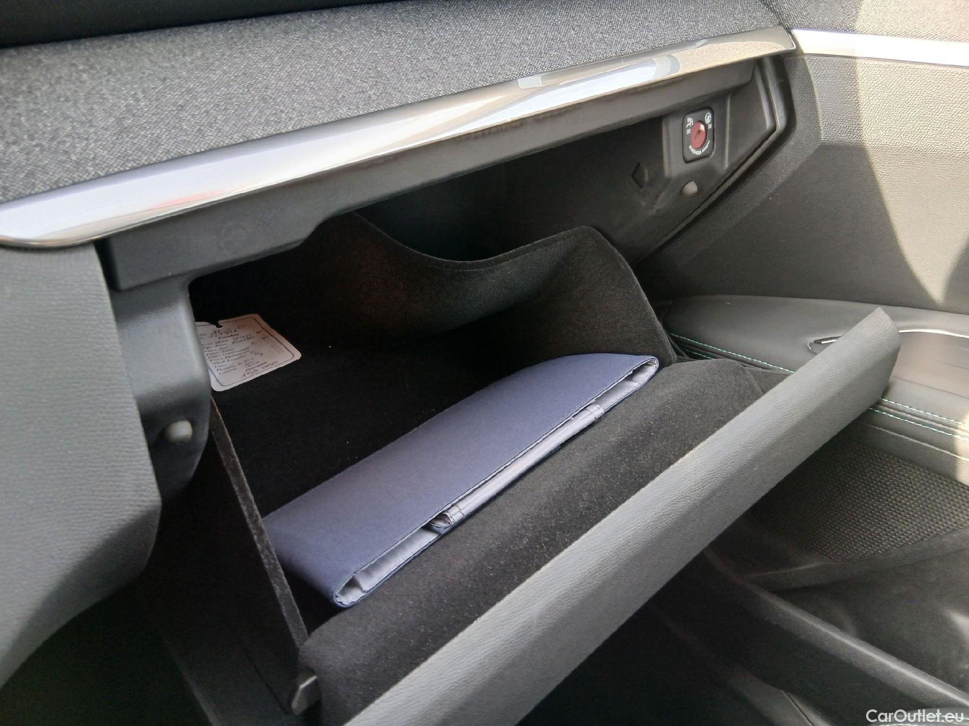  Peugeot  3008 PEUGEOT  Hybrid / 2020 / 5P / todoterreno 300 e-EAT8 Allure Pack #2