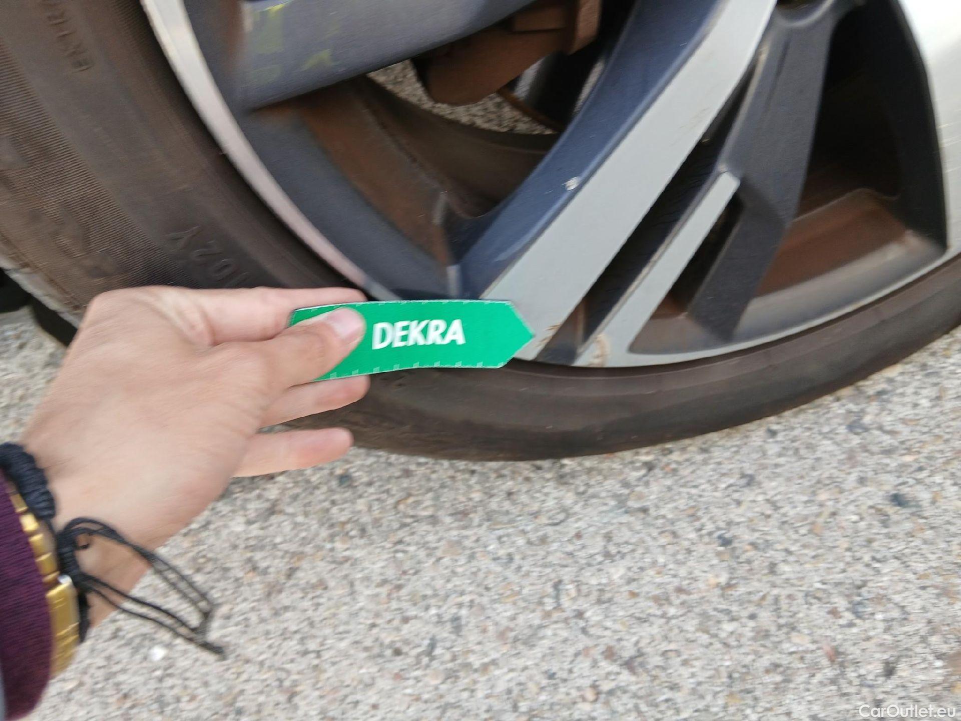  Peugeot  3008 PEUGEOT  Hybrid / 2020 / 5P / todoterreno 300 e-EAT8 Allure Pack #9