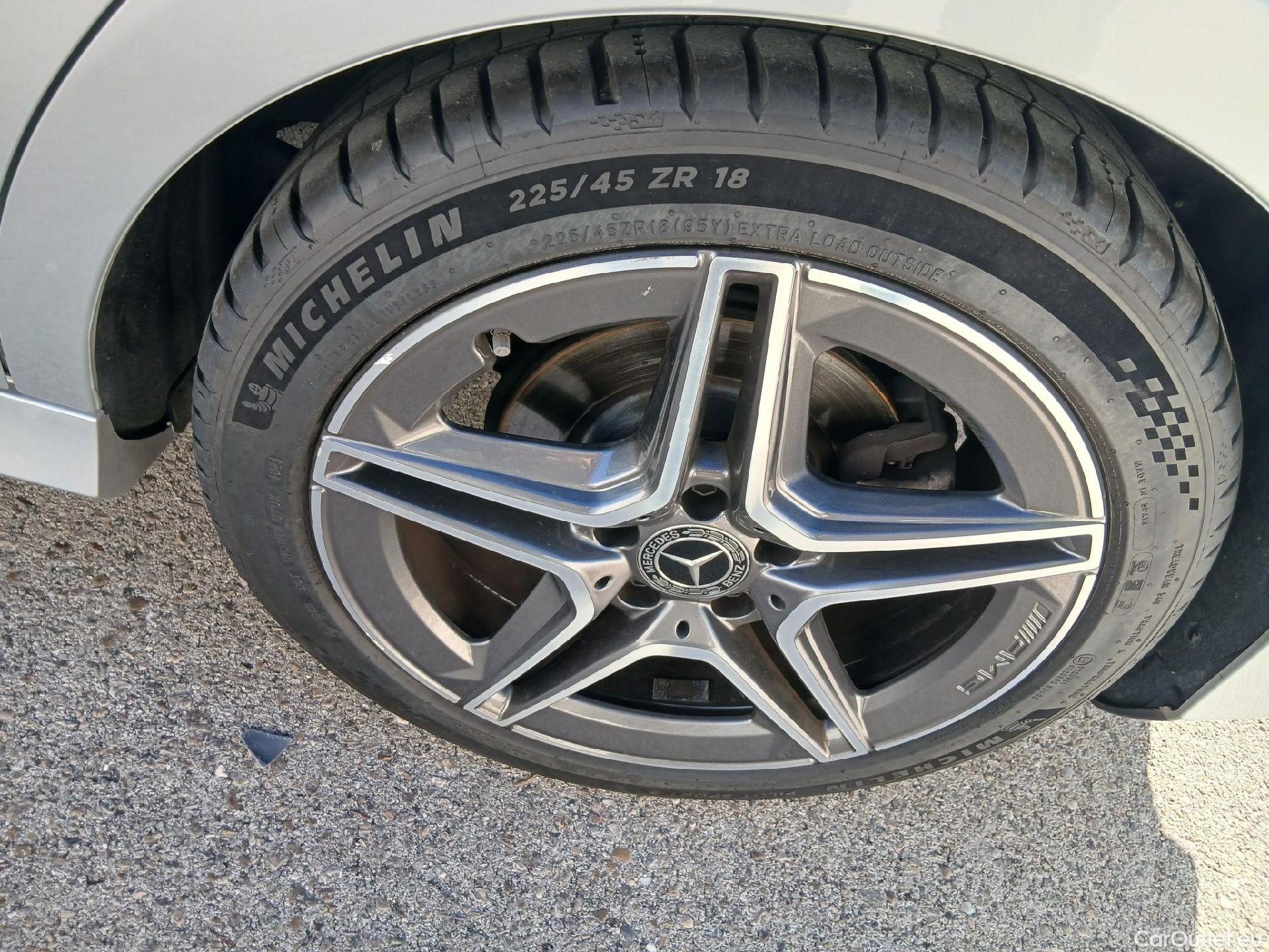  Mercedes  CLA-Klasse MERCEDES-BENZ CLA / 2019 / 5P / familiar CLA 200 Shooting Brake #5