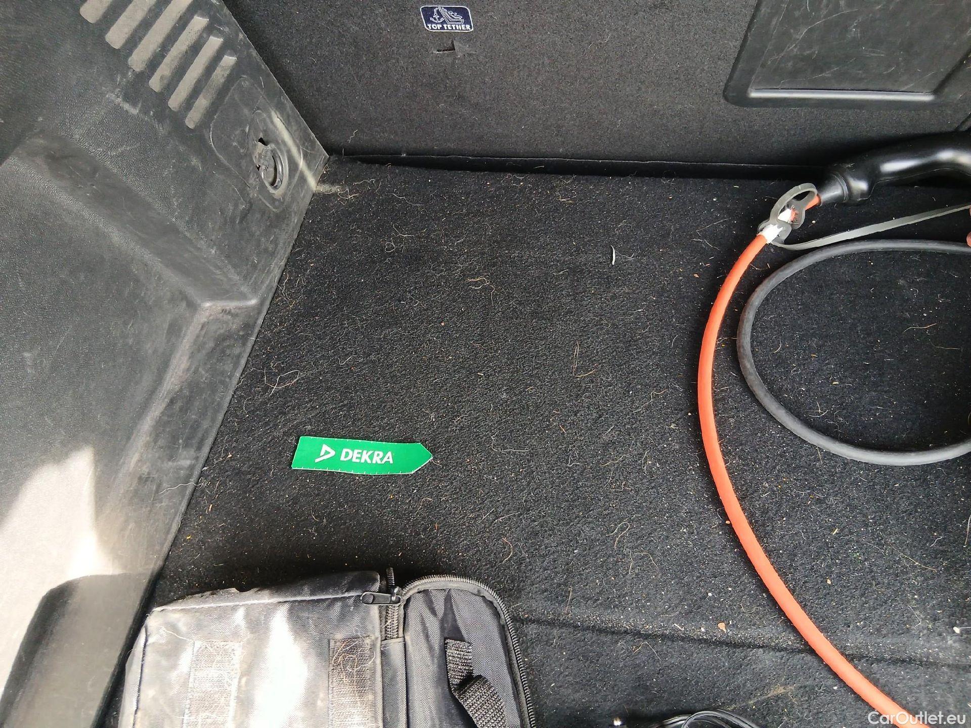  Peugeot  3008 PEUGEOT  Hybrid / 2020 / 5P / todoterreno 300 e-EAT8 Allure Pack #31