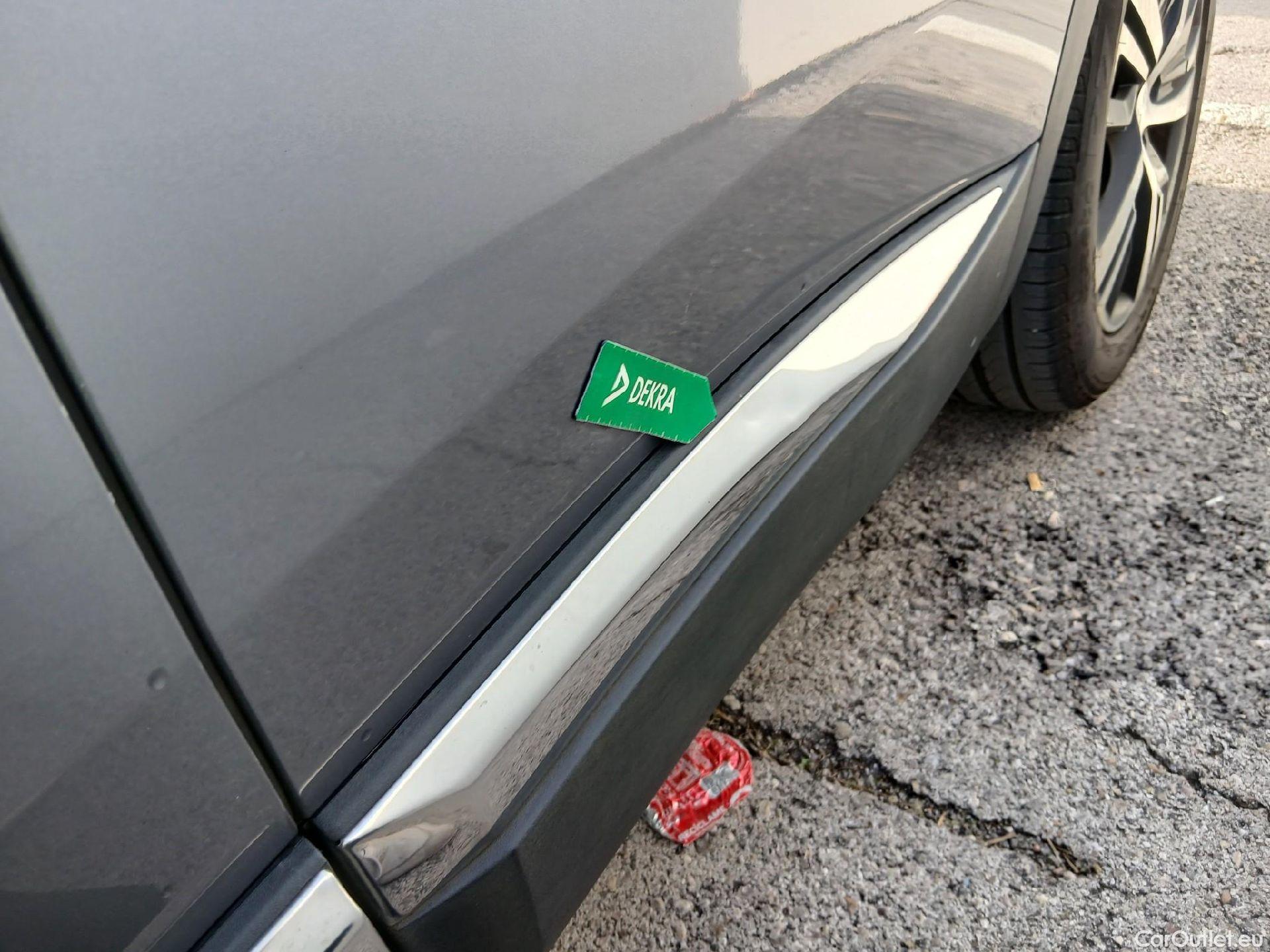  Peugeot  3008 PEUGEOT  Hybrid / 2020 / 5P / todoterreno 300 e-EAT8 Allure Pack #36