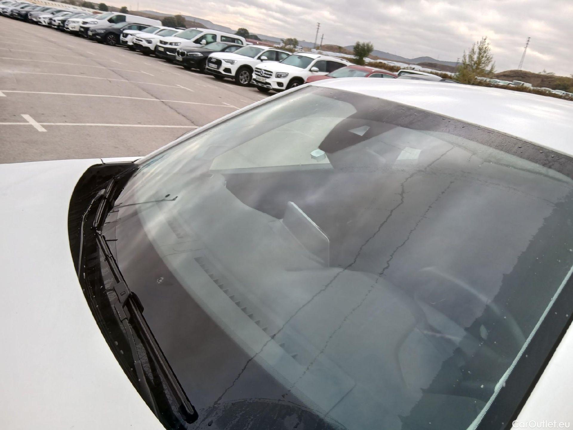  Peugeot  2008 PEUGEOT  / 2019 / 5P / todoterreno Active BlueHDI 81kW (110CV) #3