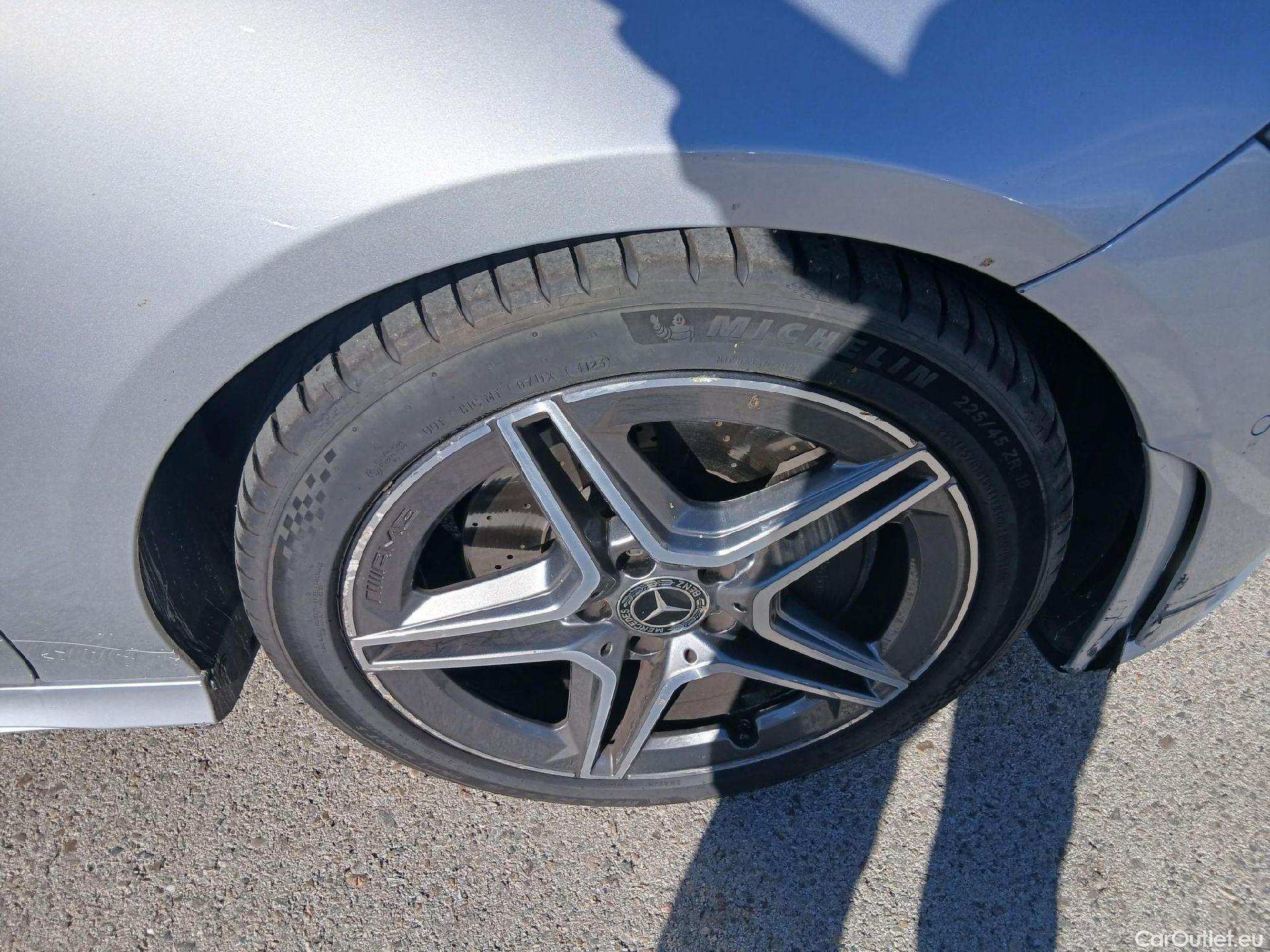  Mercedes  CLA-Klasse MERCEDES-BENZ CLA / 2019 / 5P / familiar CLA 200 Shooting Brake #9