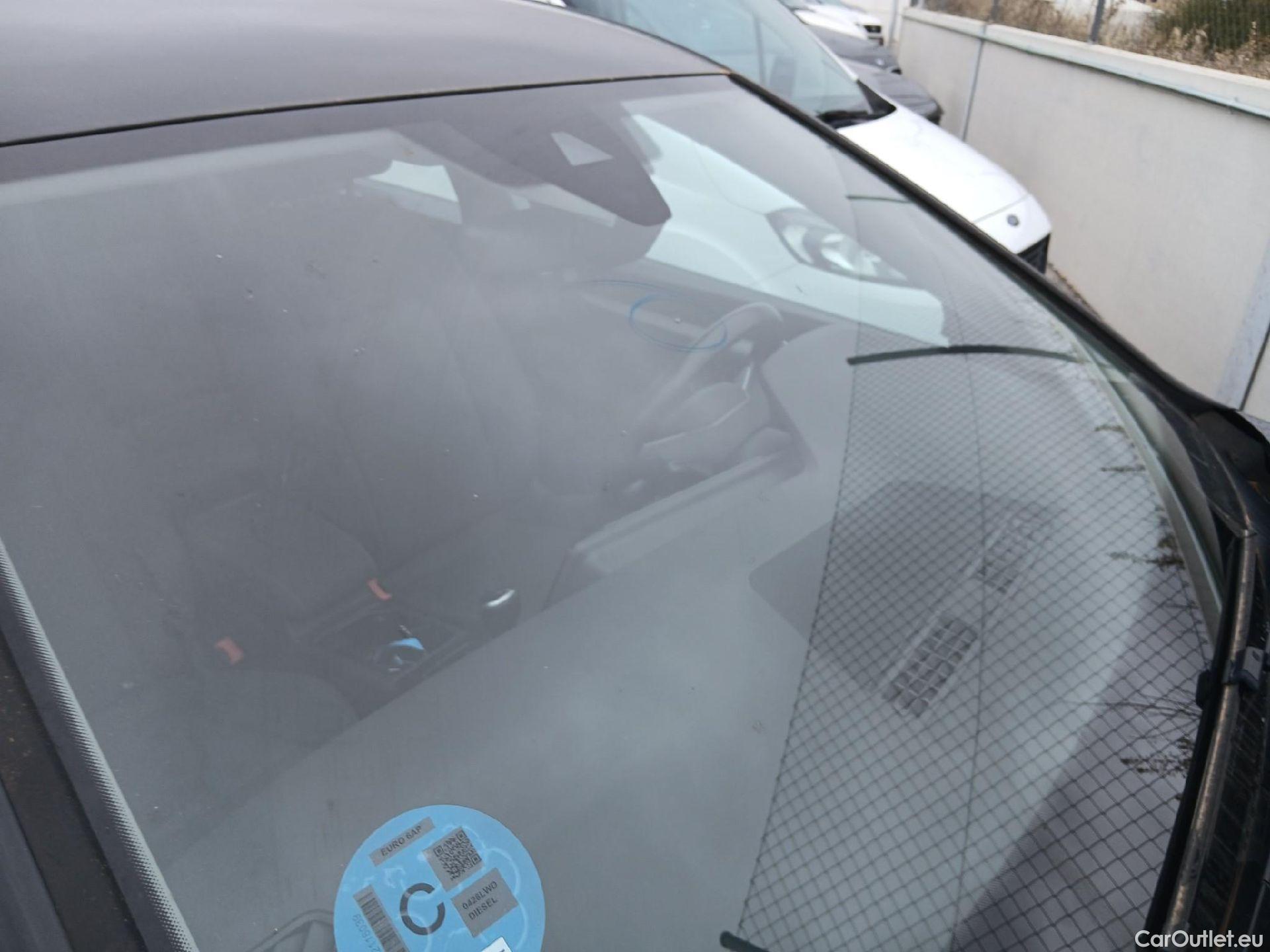  Volkswagen  Golf  VOLKSWAGEN / 2020 / 5P / berlina con portón 2.0 TDI 85kW (115CV) #9