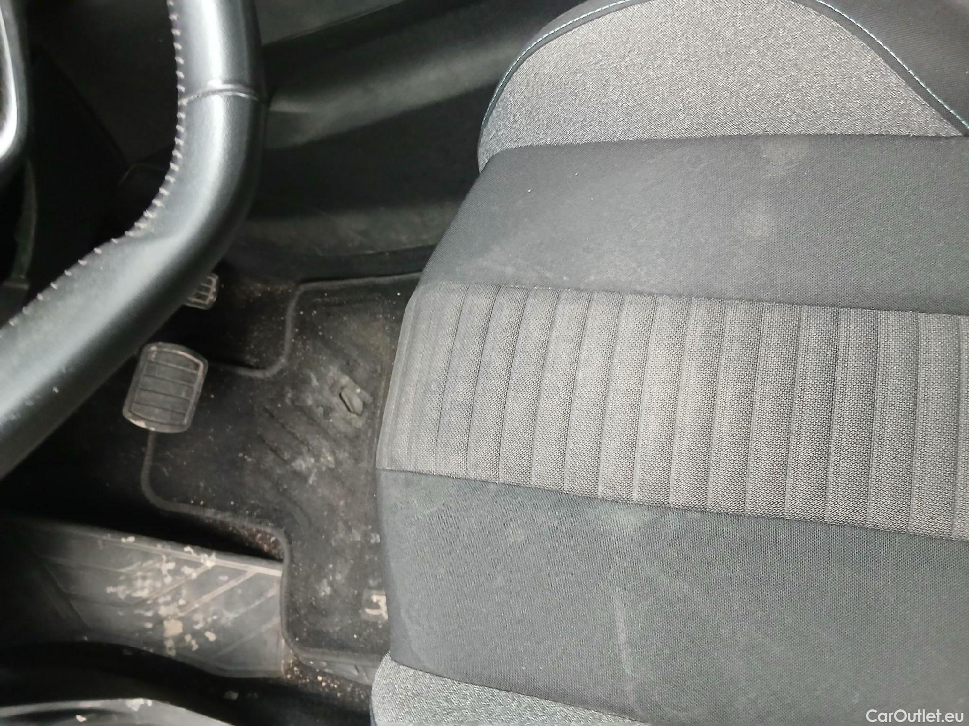  Peugeot  3008  Active Pack 1.5 HDi 130CV AT8 E6d #11