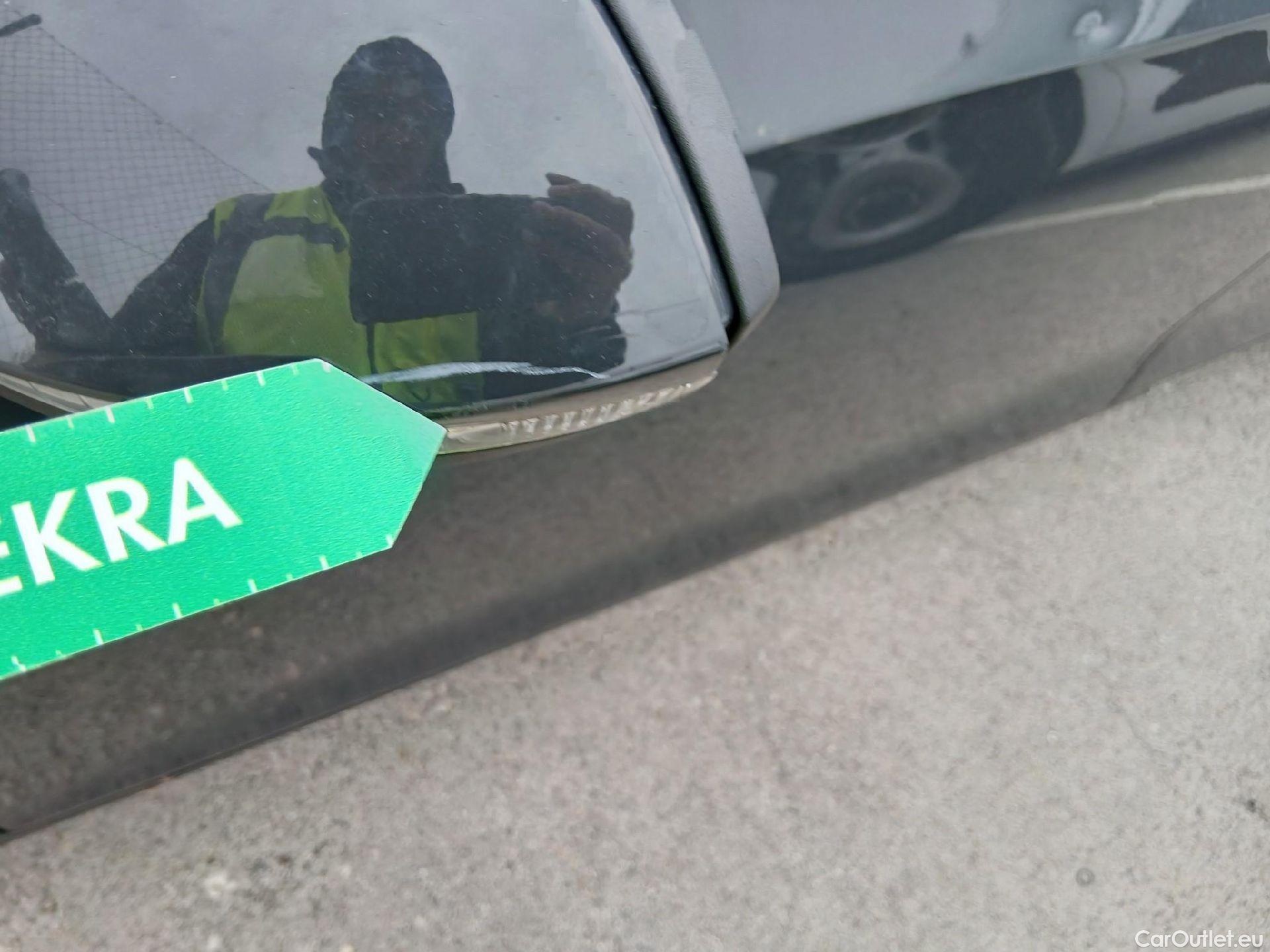  Volkswagen  Golf  VOLKSWAGEN / 2020 / 5P / berlina con portón 2.0 TDI 85kW (115CV) #11